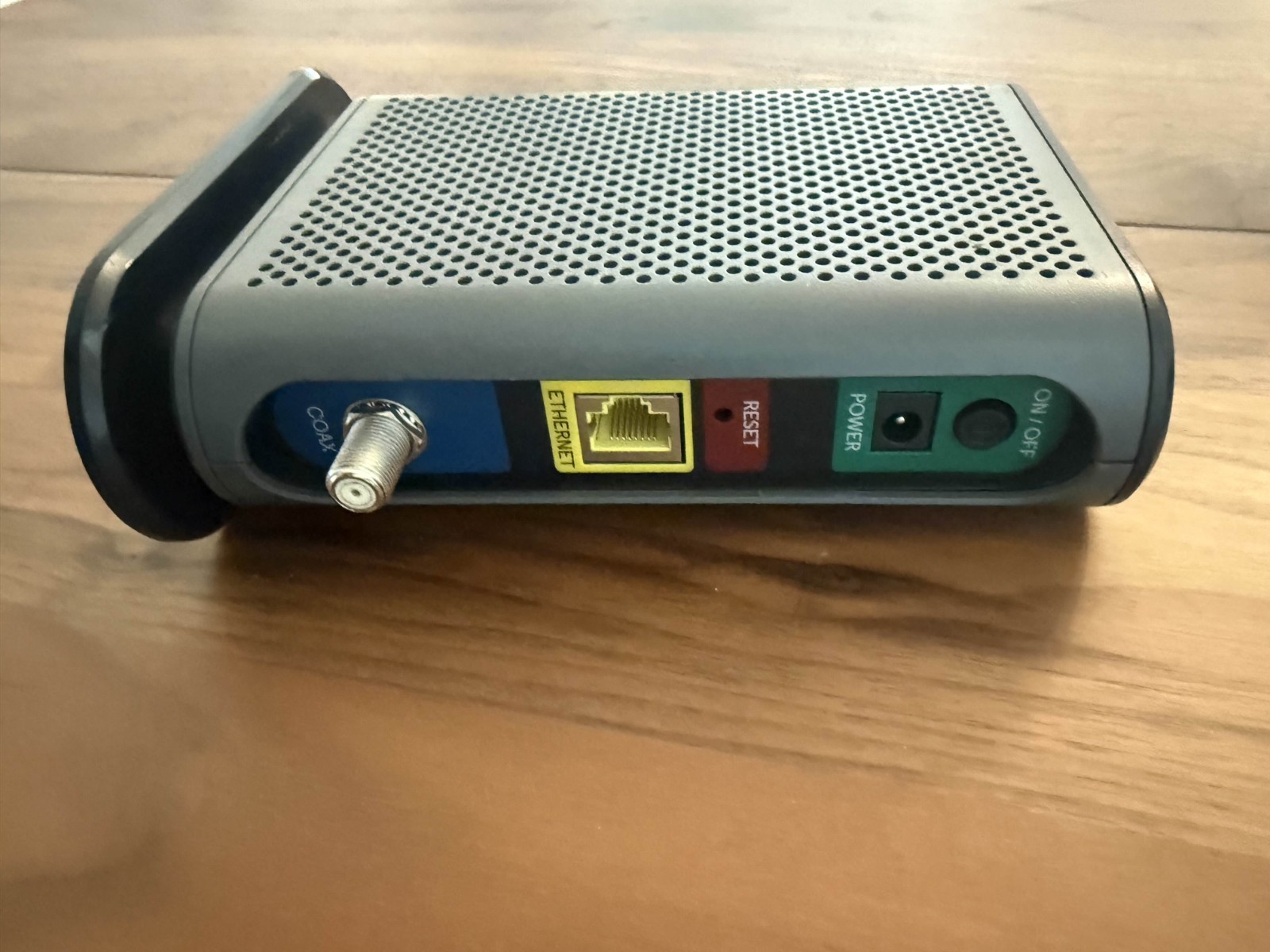 Motorola 16×4 Cable Modem, Model MB7420, 686 Mbps, DOCSIS 3.0