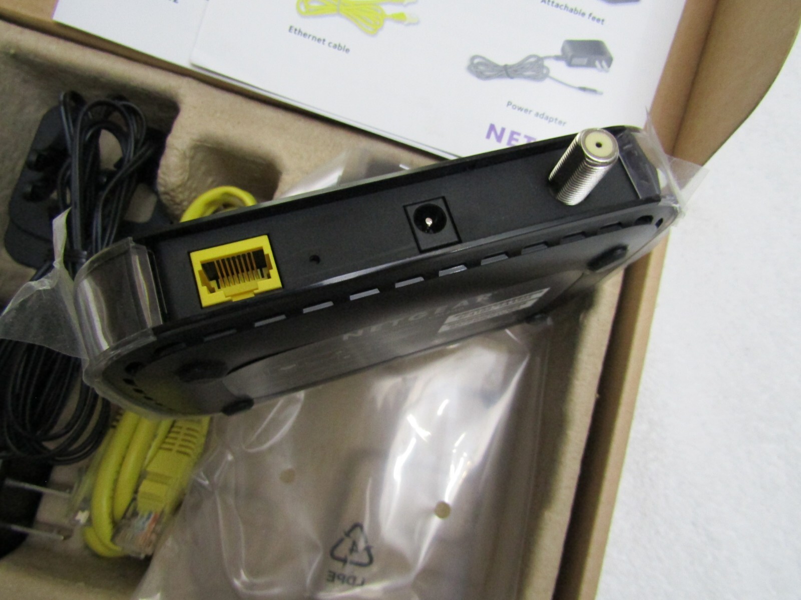 Netgear CM400 Cable Modem /w Box and Instructions Complete