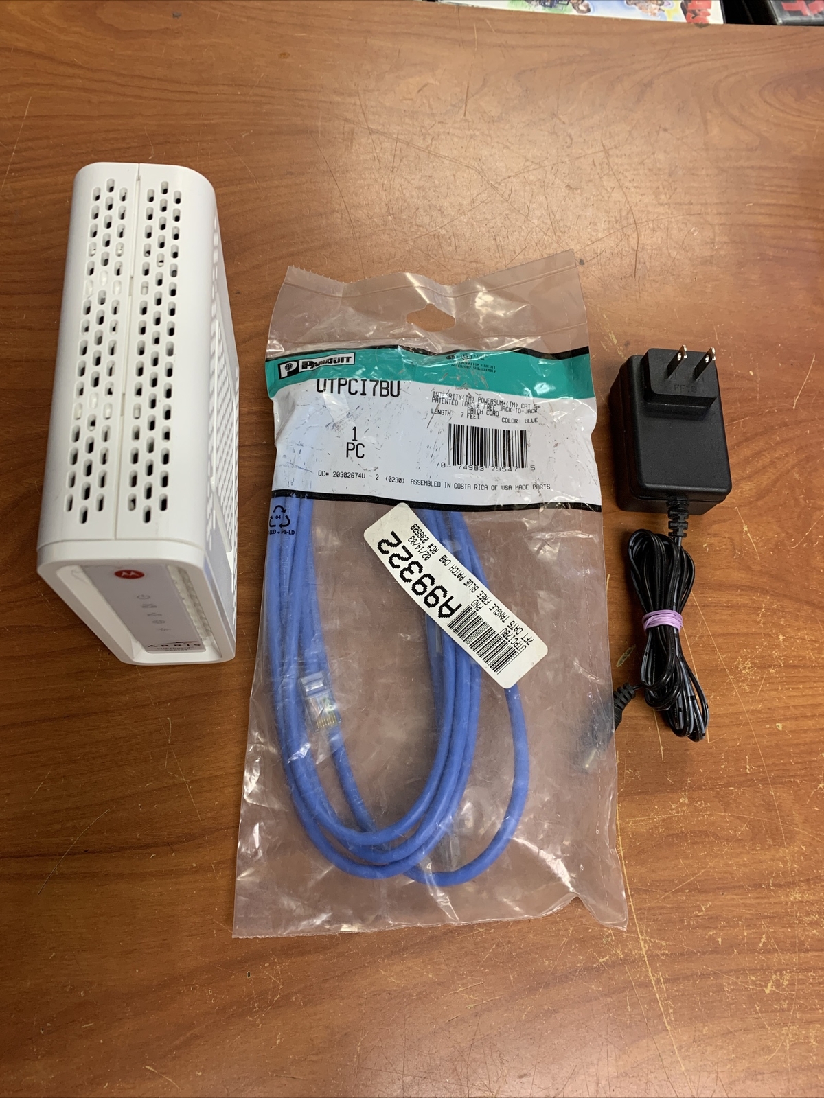 Arris Motorola WHITE SB6141 DOCSIS 3.0 Cable Modem with CAT5 AND AC/ADAPTER