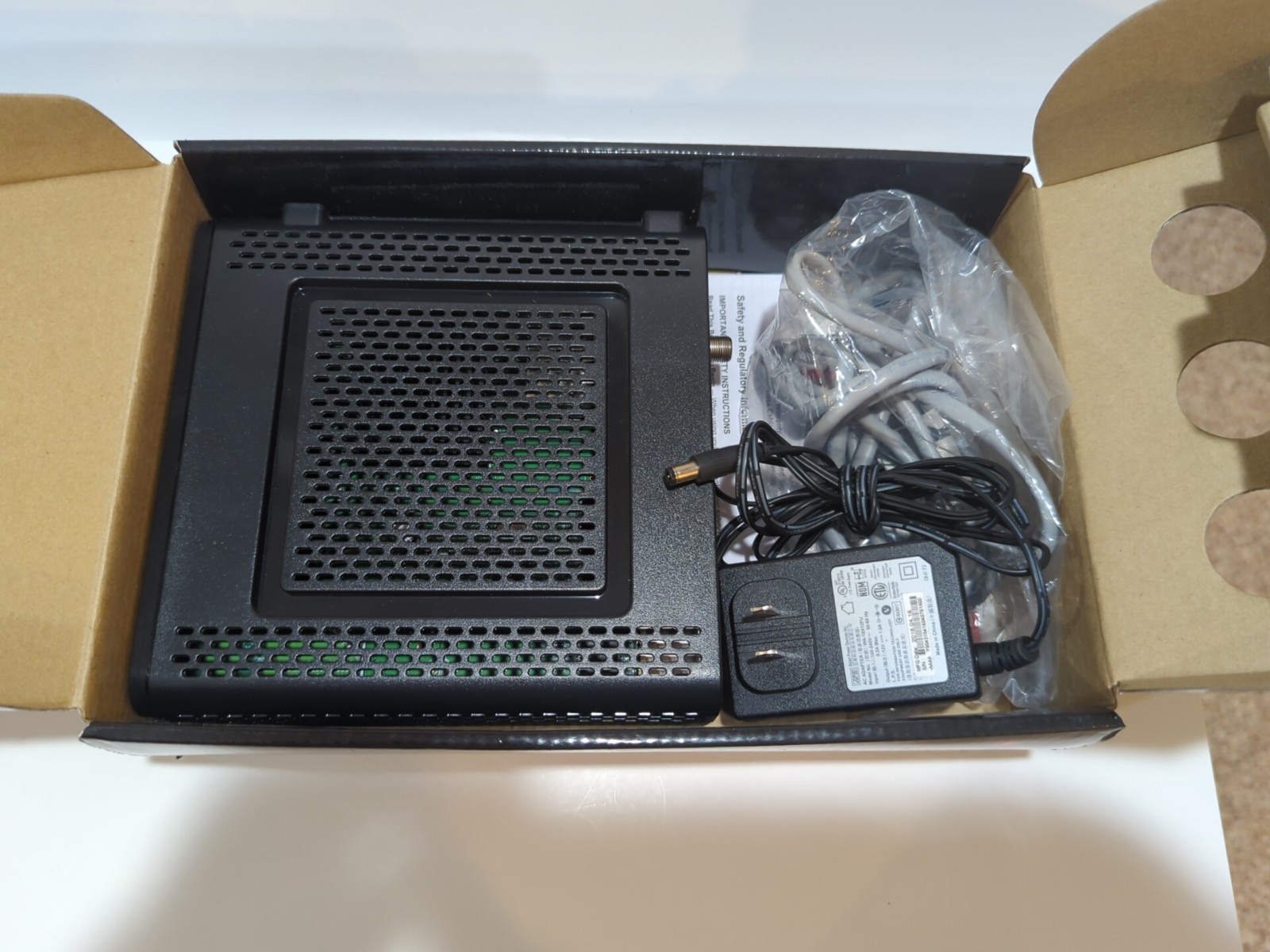 Motorola SBG6580 DOCSIS 3.0 Wireless Cable Modem Router Gateway.