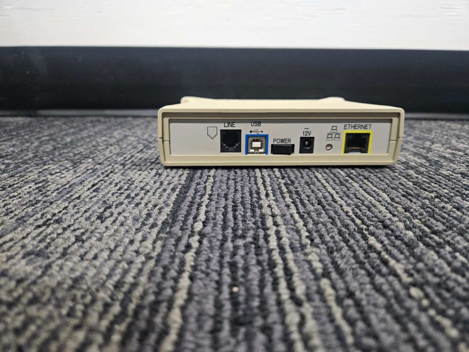 Westell Model 2200 A90-220015-04 DSL Wired Modem Router