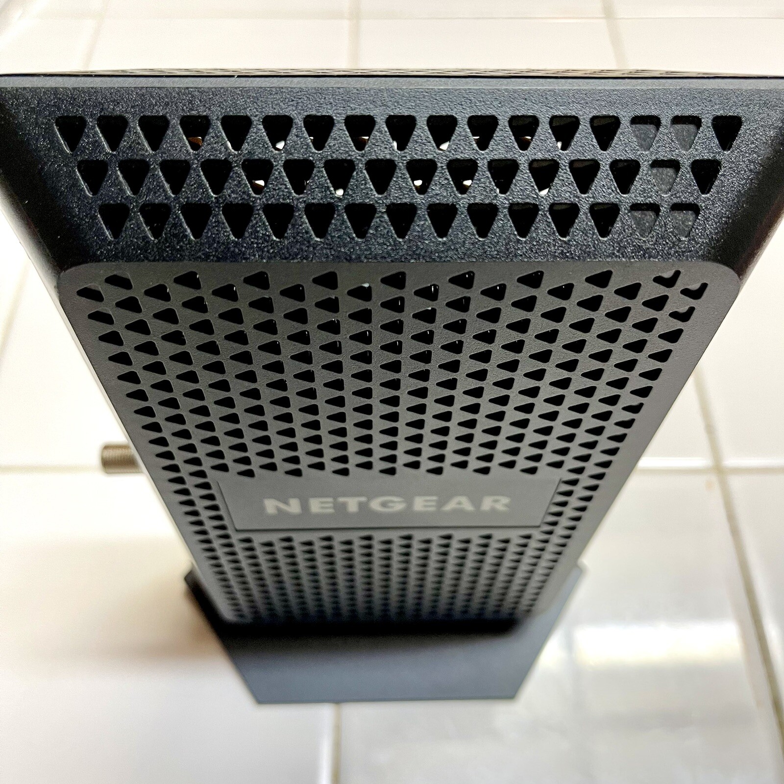 Netgear Nighthawk Cable Modem DOCSIS 3.1 Used High Quality Connect TV
