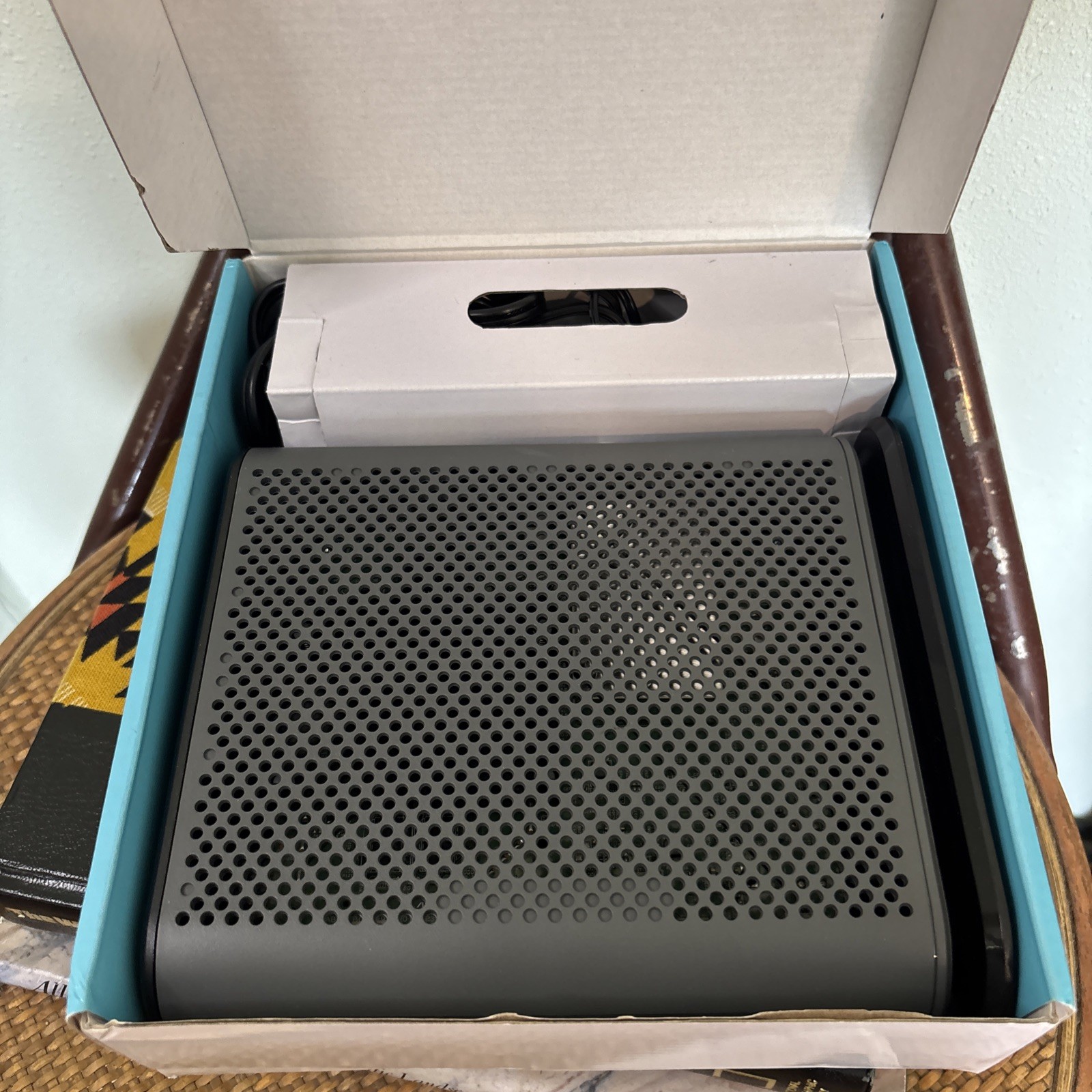 Motorola MB8611 Ultra Fast DOCSIS 3.1 Cable Modem New 2.5G Ethernet Internet