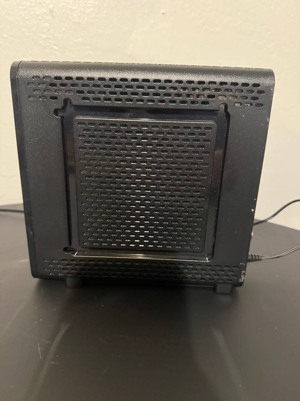 Motorola SURFboard SBG6580 DOCSIS 3.0 Cable Modem and Wi-Fi Router