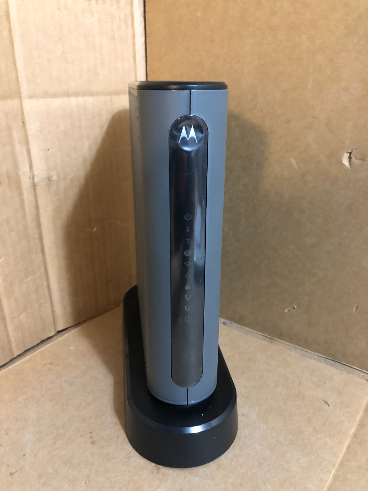 Motorola 24X8 Cable Modem Plus AC1900 Wi-Fi Router plus Voice**