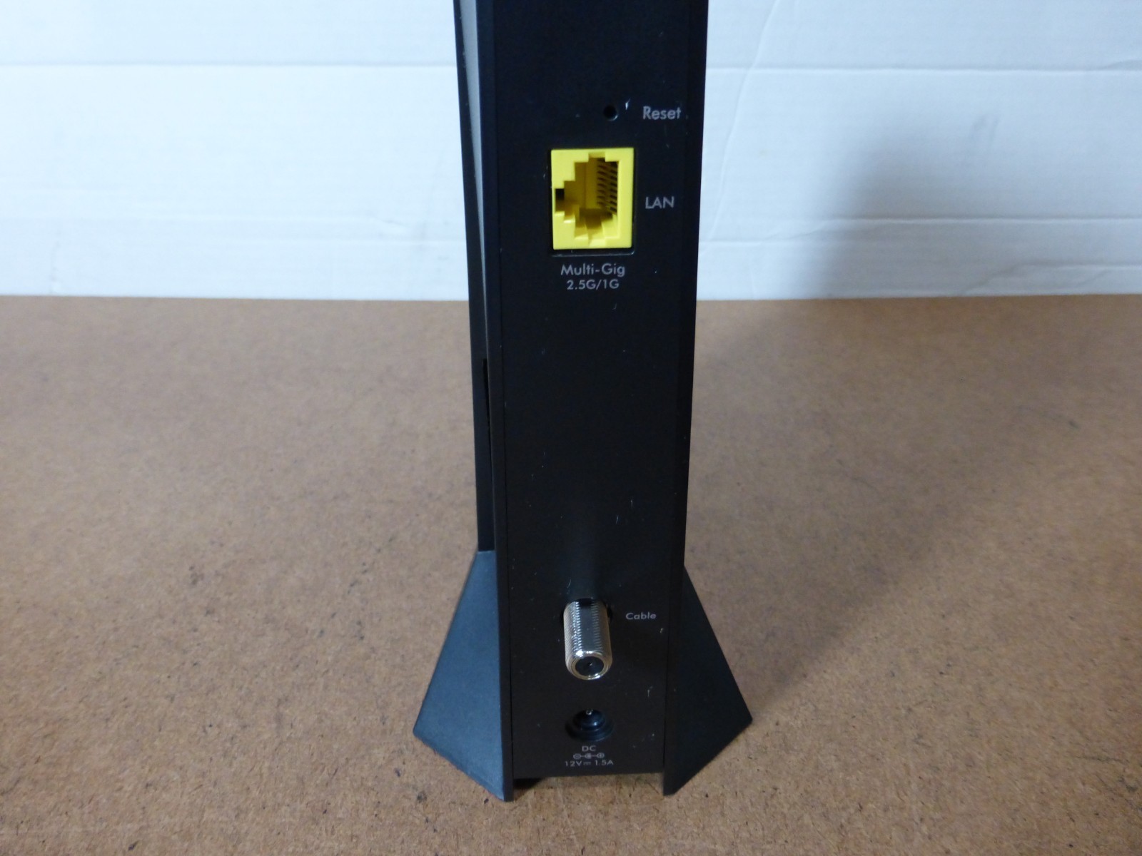 Netgear Nighthawk CM2000 High-Speed Docsis 3.1 ~ 2.5 Gbps Cable Modem & Cables