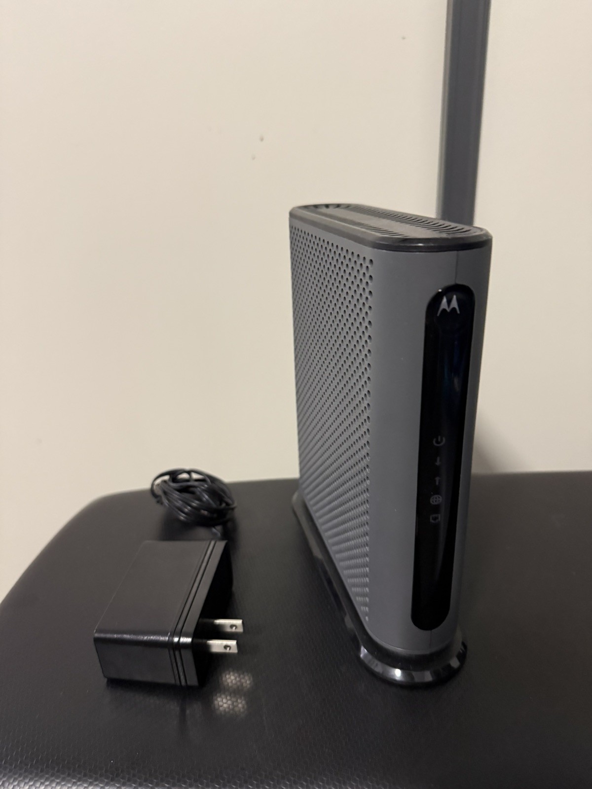 Motorola MB8600 DOCSIS 3.1 Cable Modem – Black/Grey