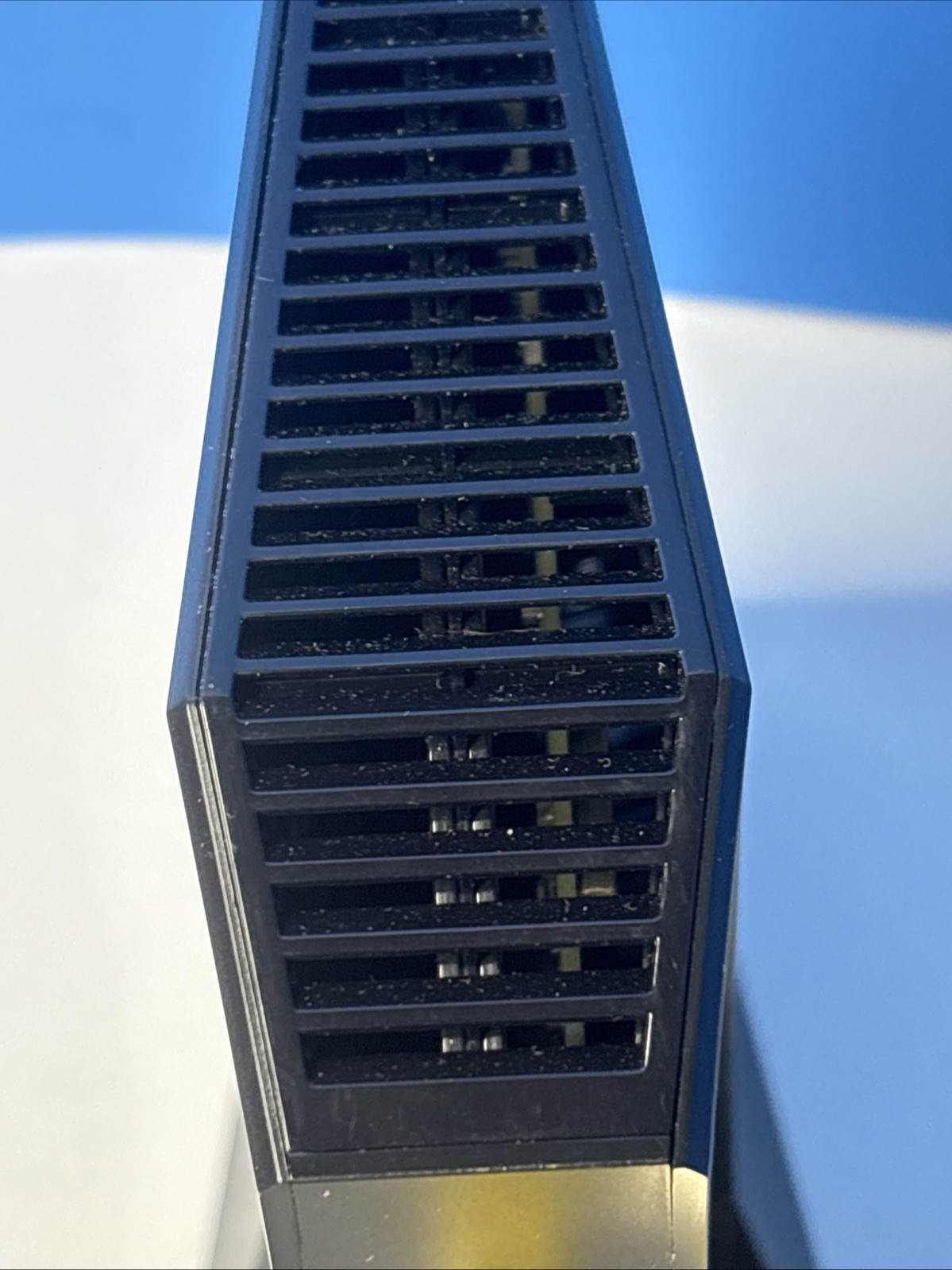 Netgear Nighthawk CM2000 2.5Gbps Cable Modem – DOCSIS 3.1