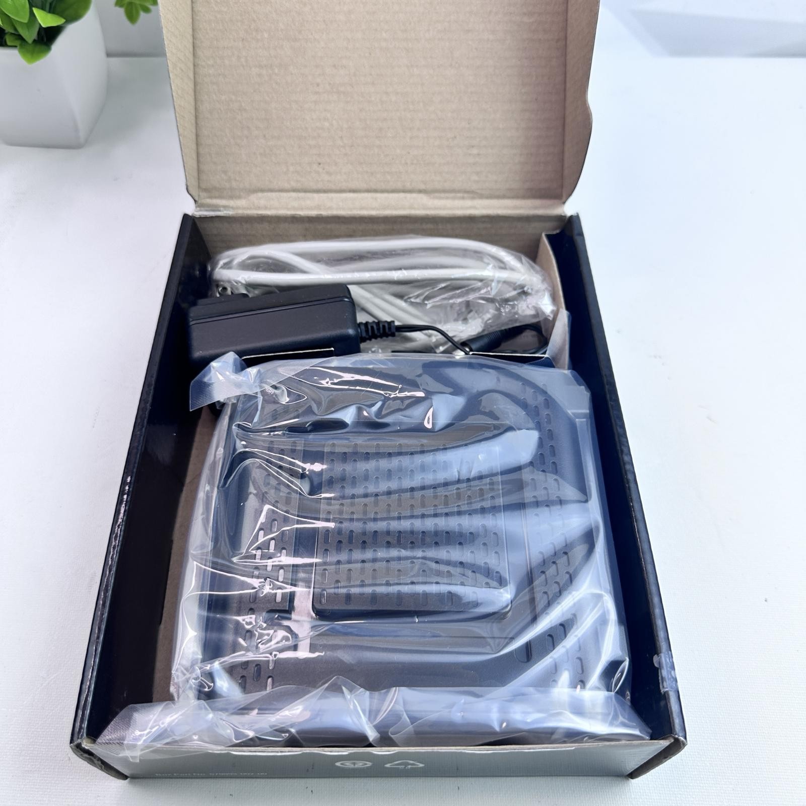 Motorola SURFboard SB6121 DOCSIS 3.0 Cable Modem – High-Speed Internet