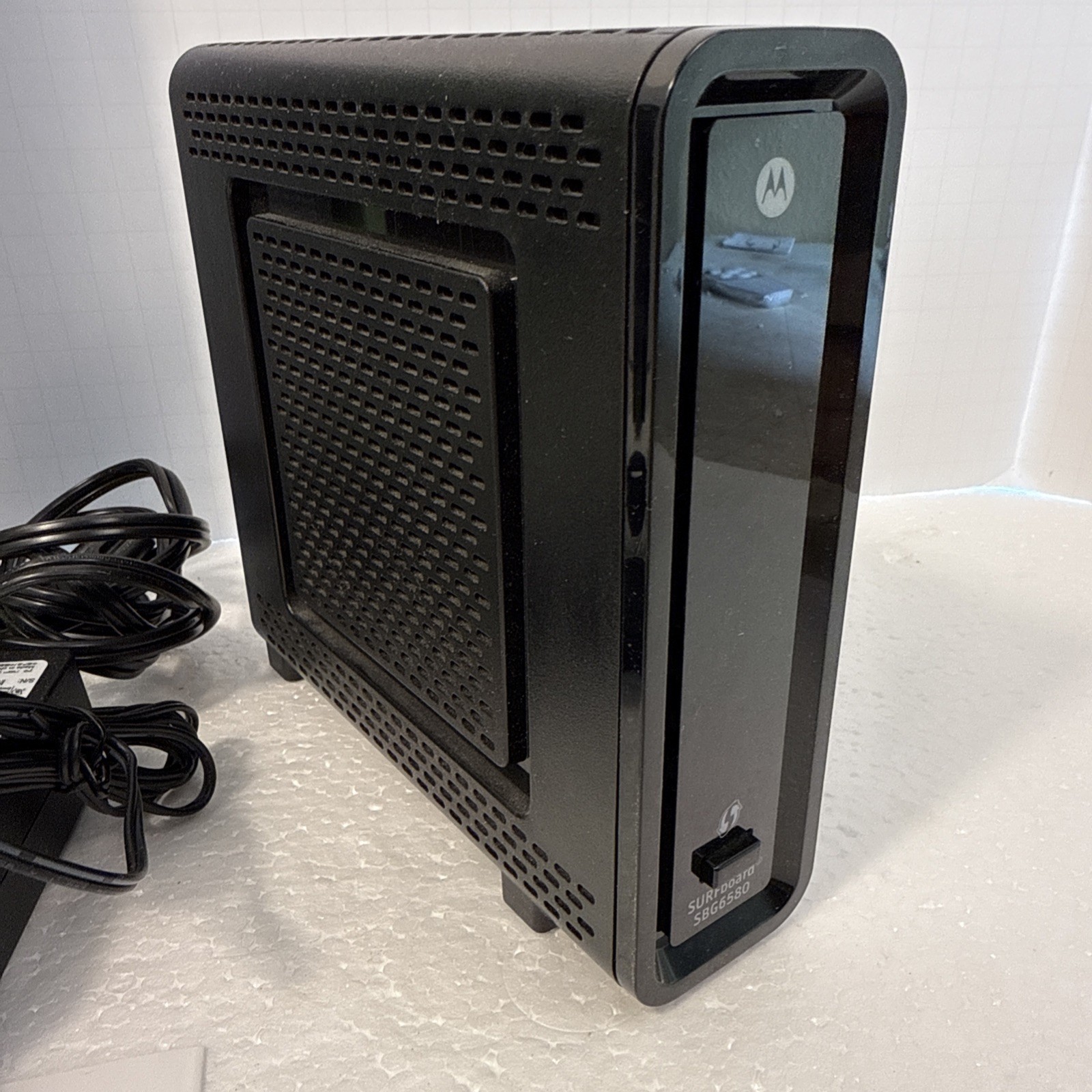 Motorola SURFboard eXtreme Wireless Cable Modem Gateway SBG6580