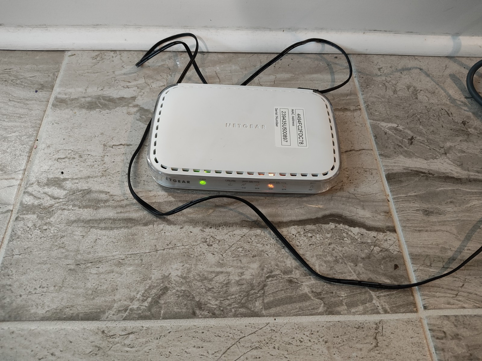 NETGEAR CMD31T Modem IN UNTESTED/UNKNOWN CONDITION, POWERS ON WITH LIGHTS