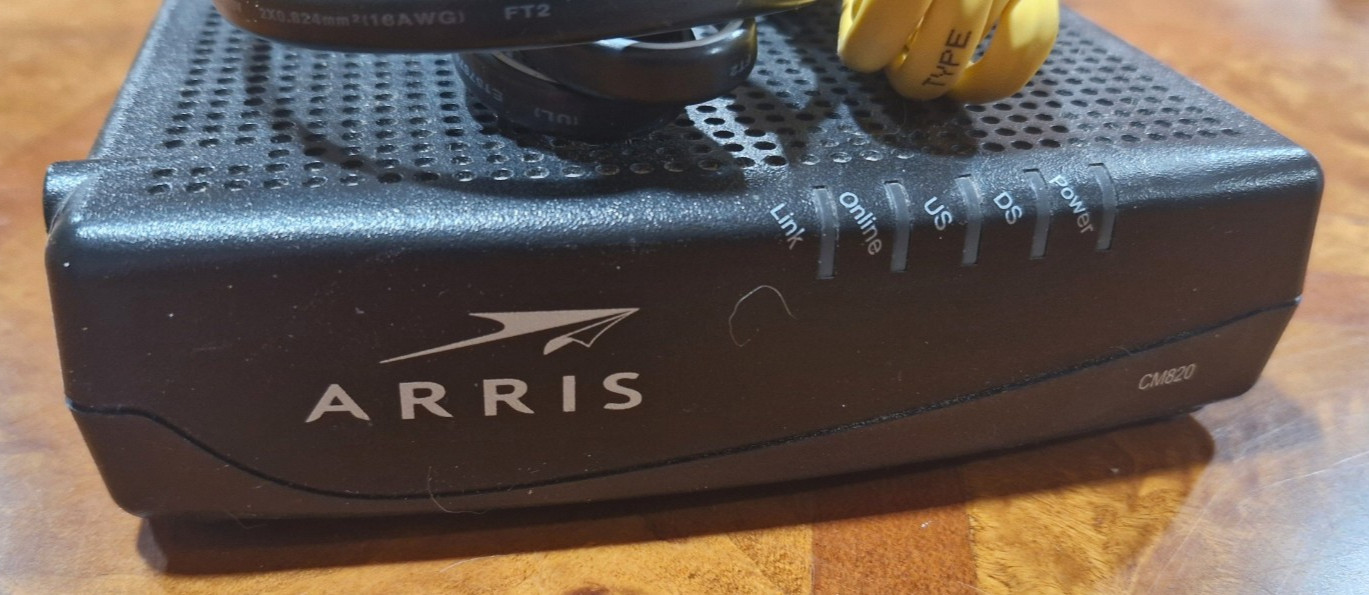 Arris Cable Modem CM820A DOCSIS 3.0 Gigabit +Cables
