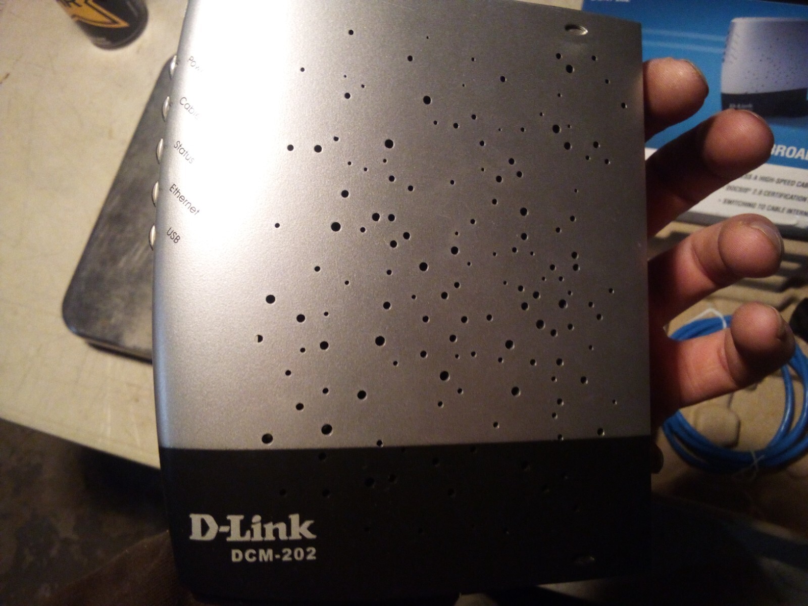 D-Link DCM-202 DOCSIS 2.0 USB/Ethernet Cable Modem Router