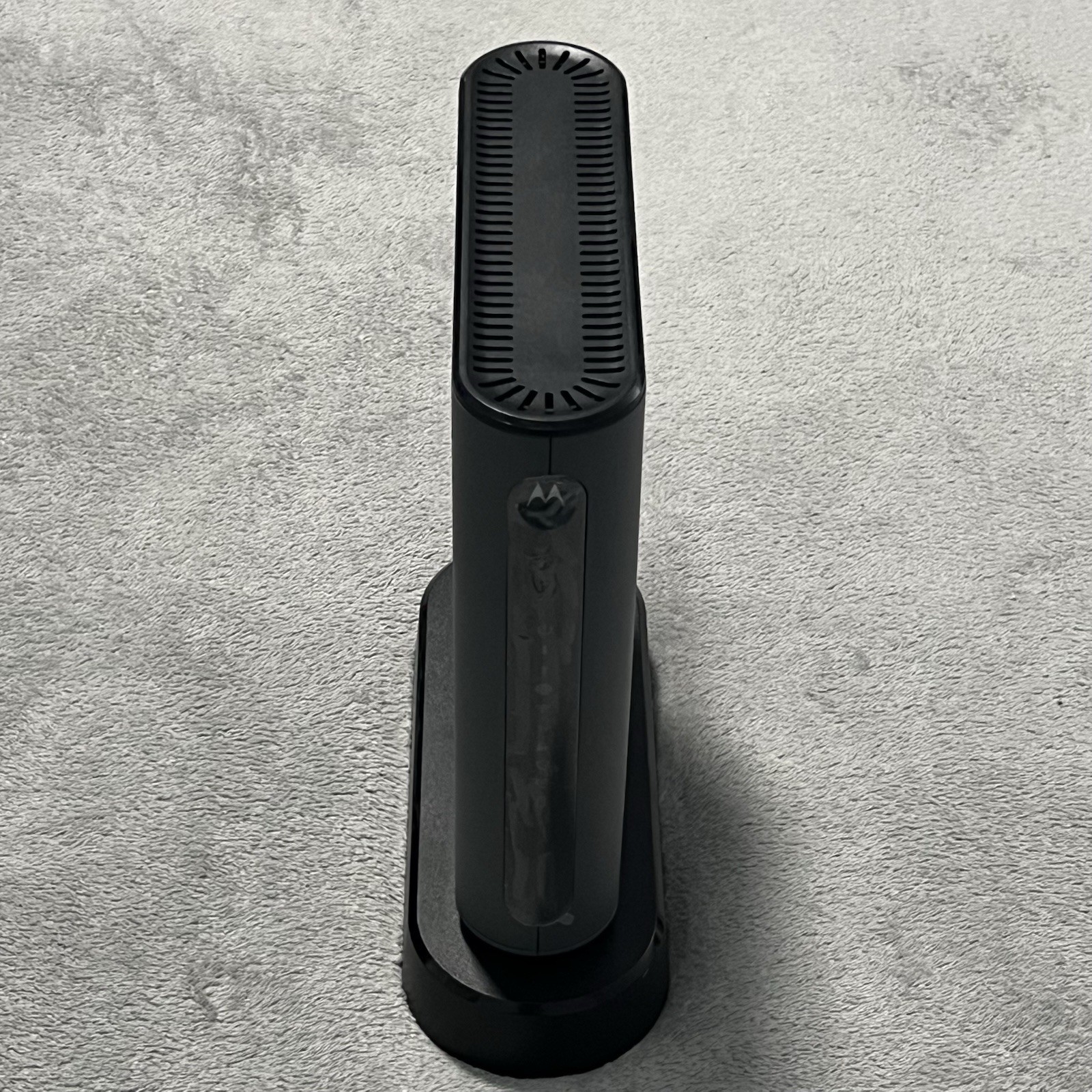 Motorola 24X8 Cable Modem Plus AC1900 Dual Band Wi-Fi Router with Voice MT7711