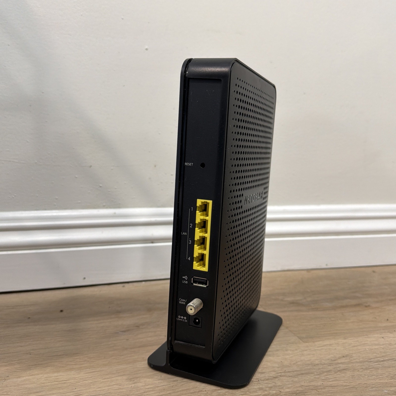 NETGEAR C6300BD AC1900 DOCSIS 3.0 Cable Modem WiFi Router with Stand K8
