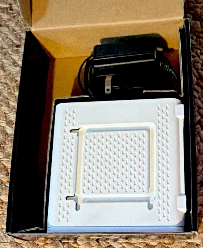ARRIS SURFboard SB6141 DOCSIS 3.0 Cable Modem 343 Mbps White Ethernet