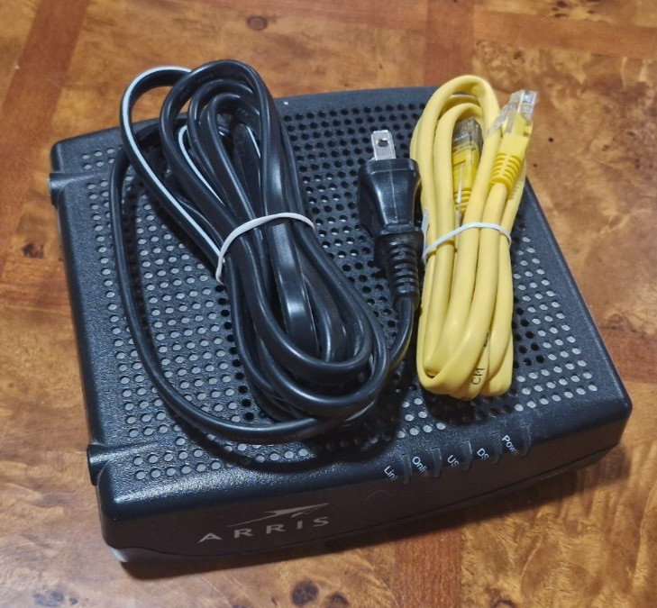 Arris Cable Modem CM820A DOCSIS 3.0 Gigabit +Cables