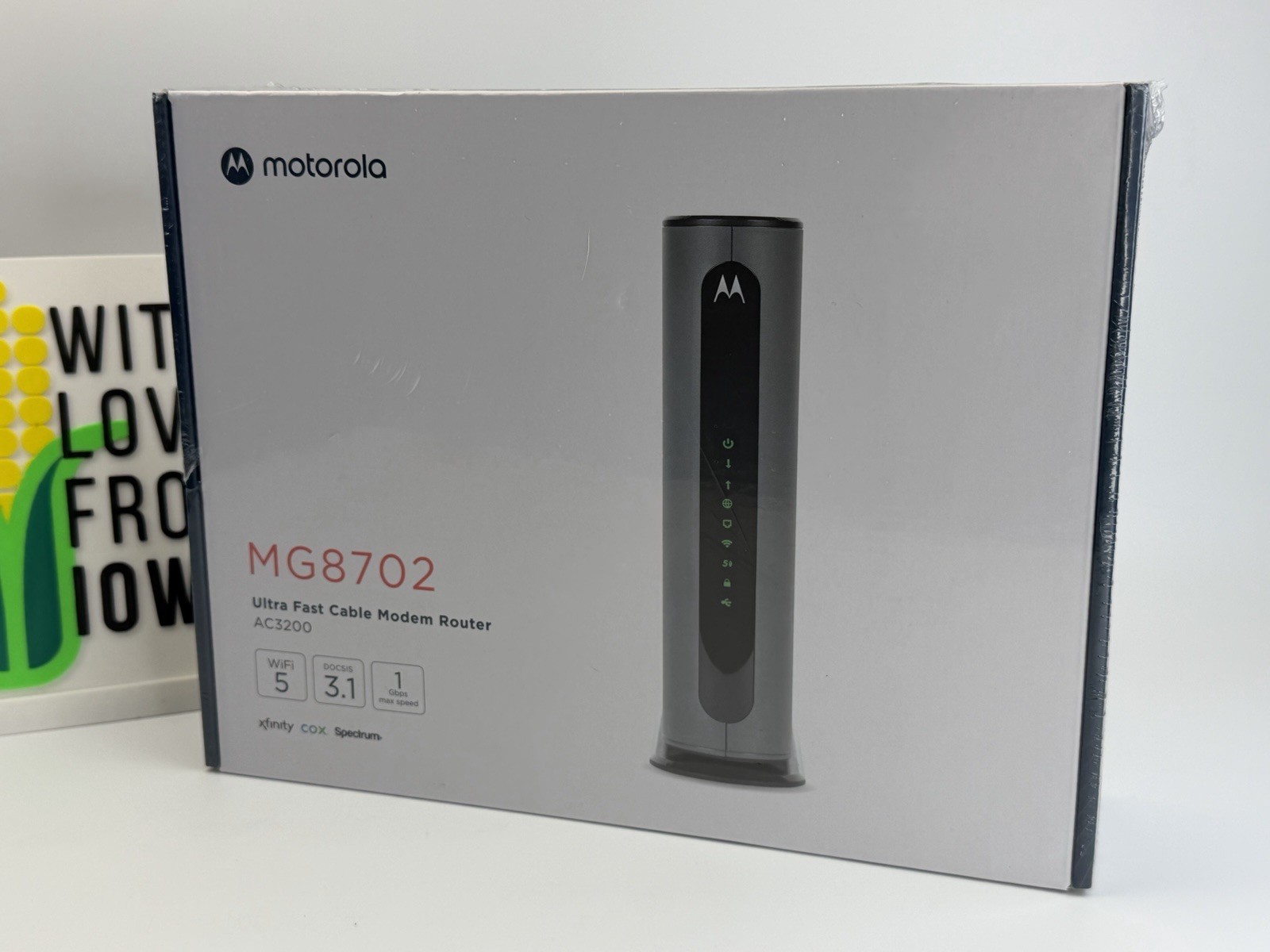 Motorola Ultra-Fast DOCSIS 3.1 Cable Modem with AC3200 Dual Band Router MG8702