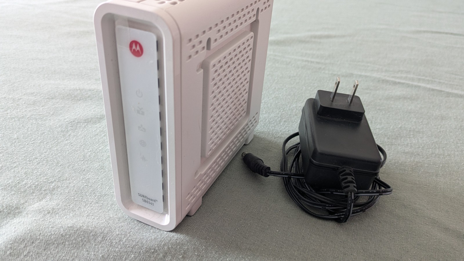 Motorolla Arris SURFBoard Cable Internet Modem SB6141 – Used