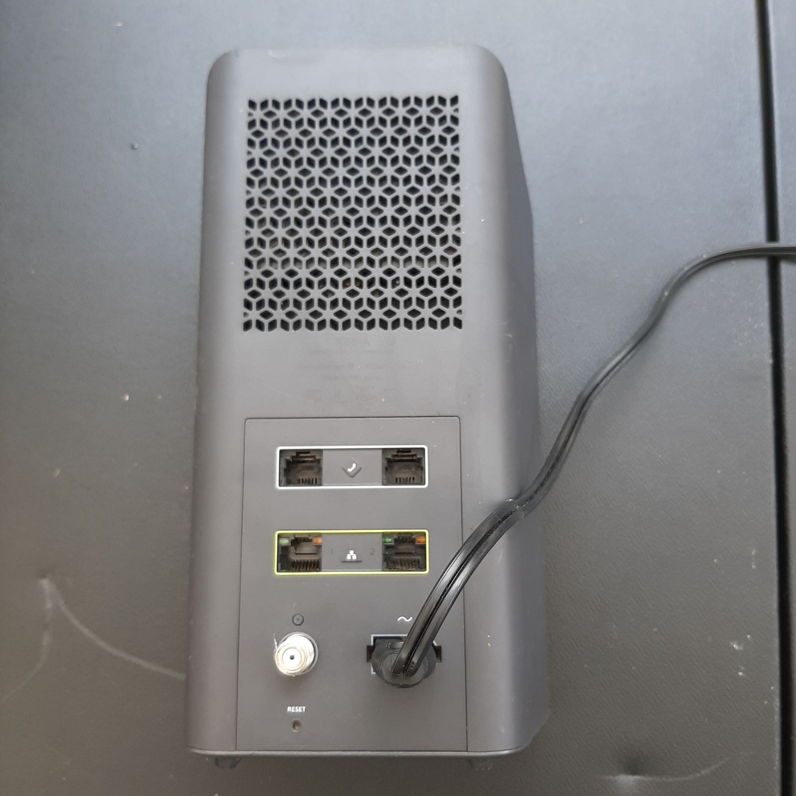 XFINITY Comcast XB6-A TGO2DCW3482P2CT GIGABIT Modem WiFi Router with cord