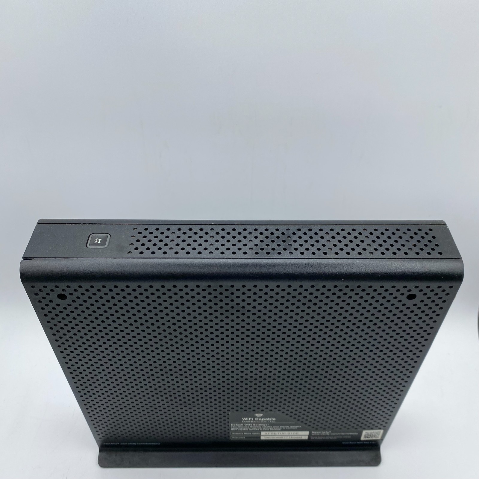 Arris TG1682G Xfinity Comcast Cable Modem Router Gateway Dual Band WiFi 24×4 EUC