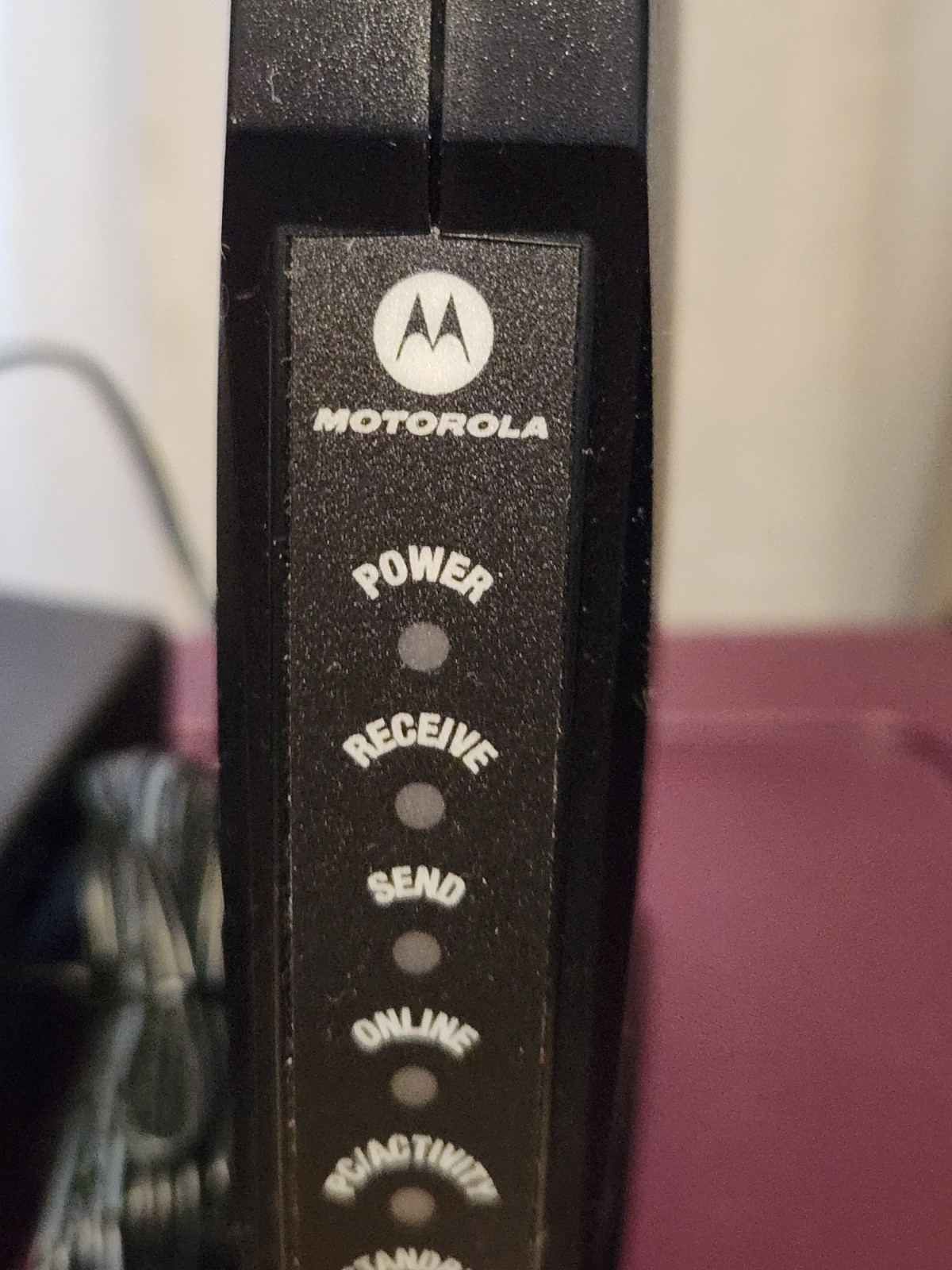 Motorola SB5100 Surfboard Cable Modem w Power Cable, CD-ROM