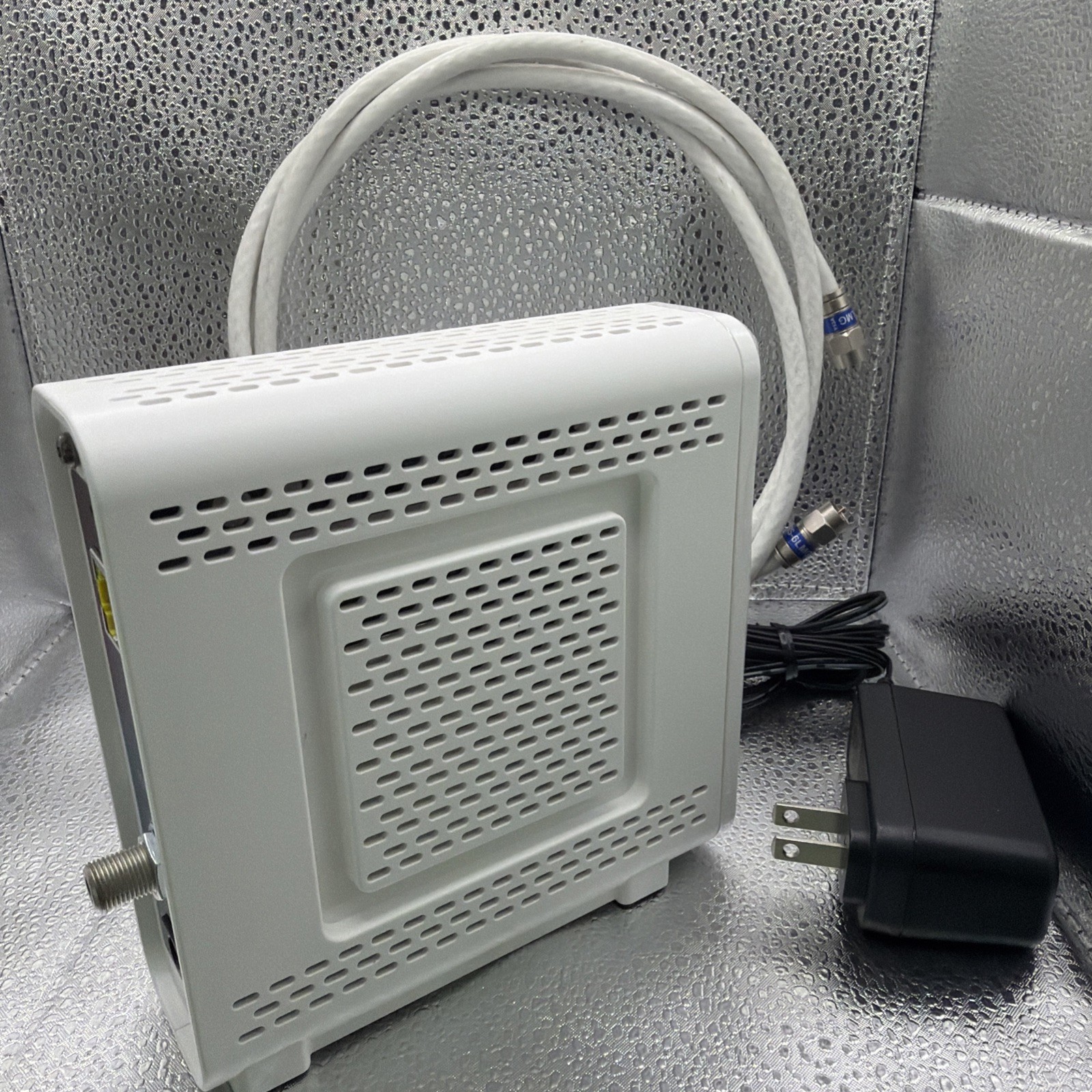 ARRIS SURFboard SB6190 DOCSIS 3.0 With Adapter And Co Axial Cable White