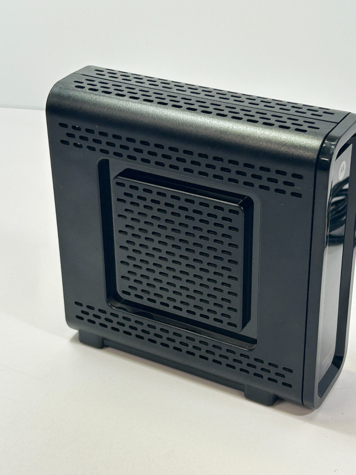 Arris Surfboard SB6121 Cable Modem High Speed Internet Pre-owned. Black