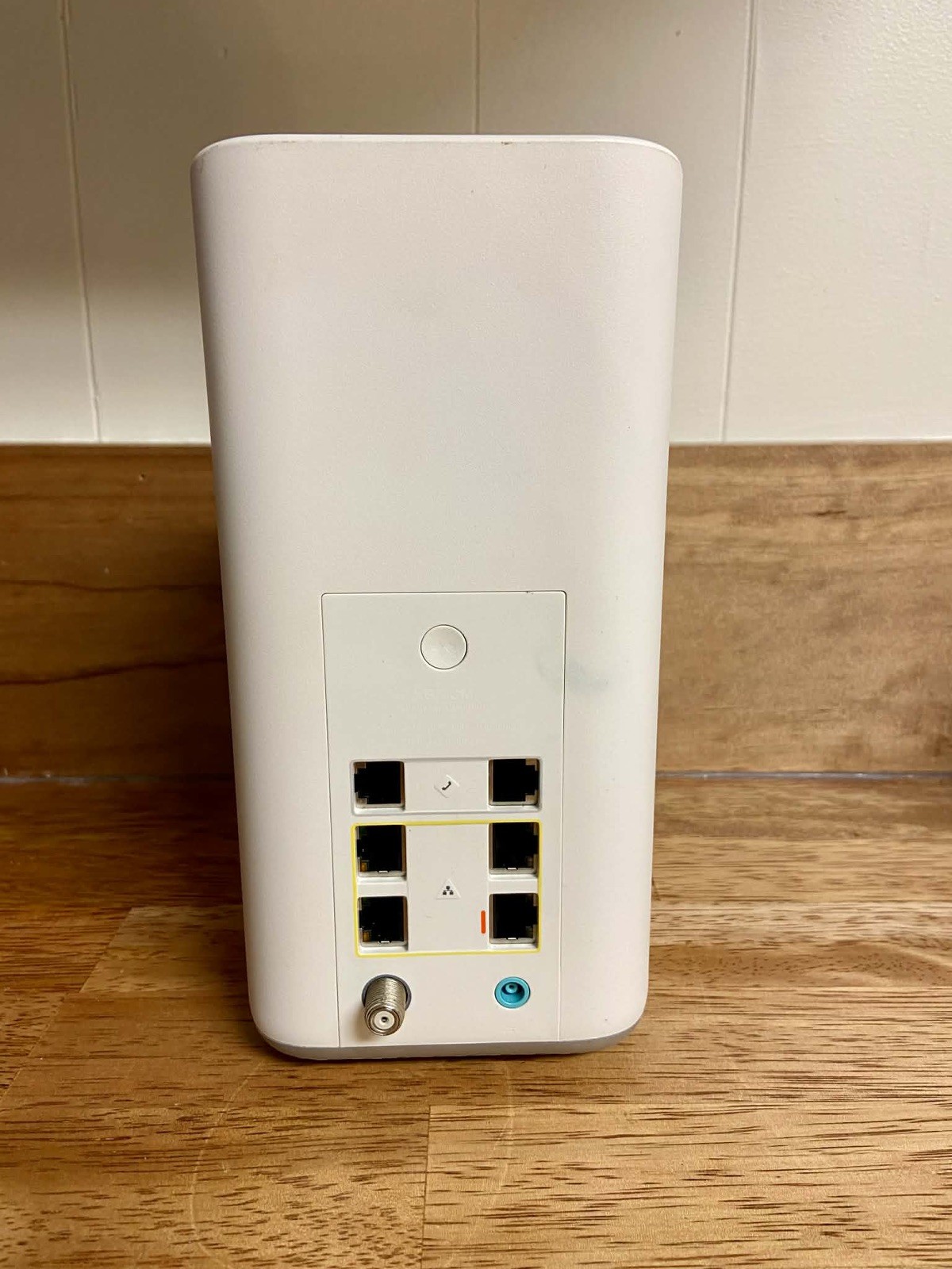 Xfinity WiFi router modem XB7-CM 4 ports /NO power adaptor Comcast