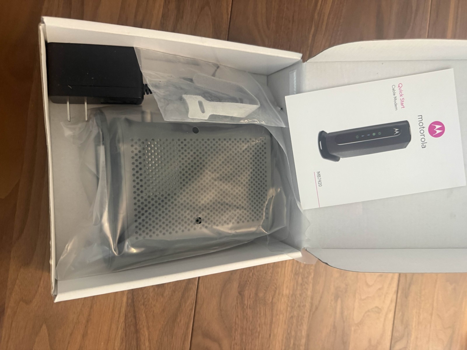 Motorola 16×4 Cable Modem, Model MB7420, 686 Mbps, DOCSIS 3.0