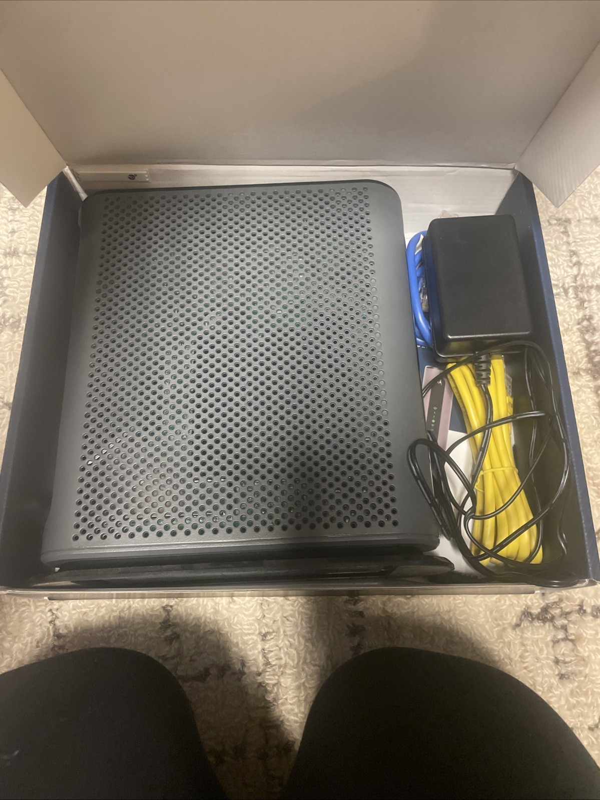 Motorola MG7700 AC1900 Dual-Band DOCSIS 3.0 Cable Modem WiFi Router w Power Cord