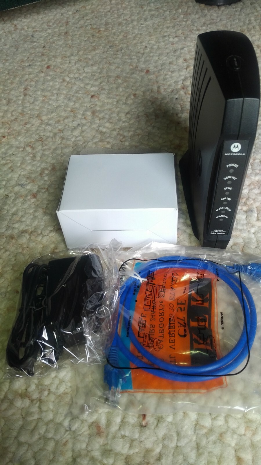 Motorola SURFboard SB5100 (Docsis 2.0) Cable Modem, Power Supply, Internet cable