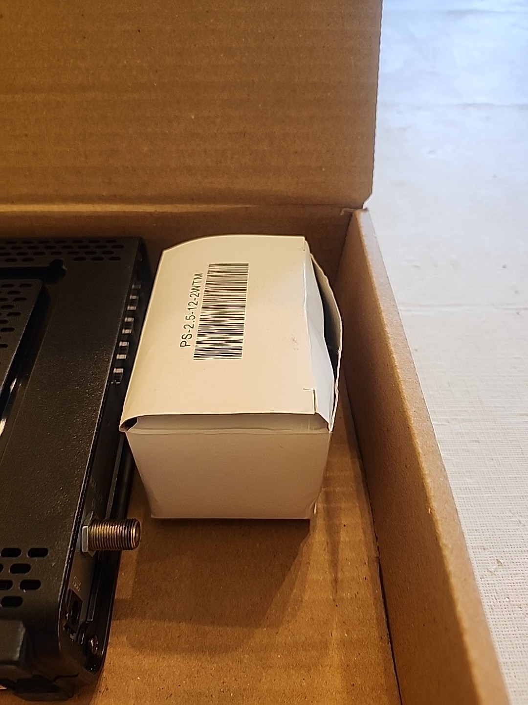 ARRIS SURFboard SBG6580 DOCSIS 3.0 Cable Modem/ Wi-Fi N300 2.4Ghz + N300 5GHz W2