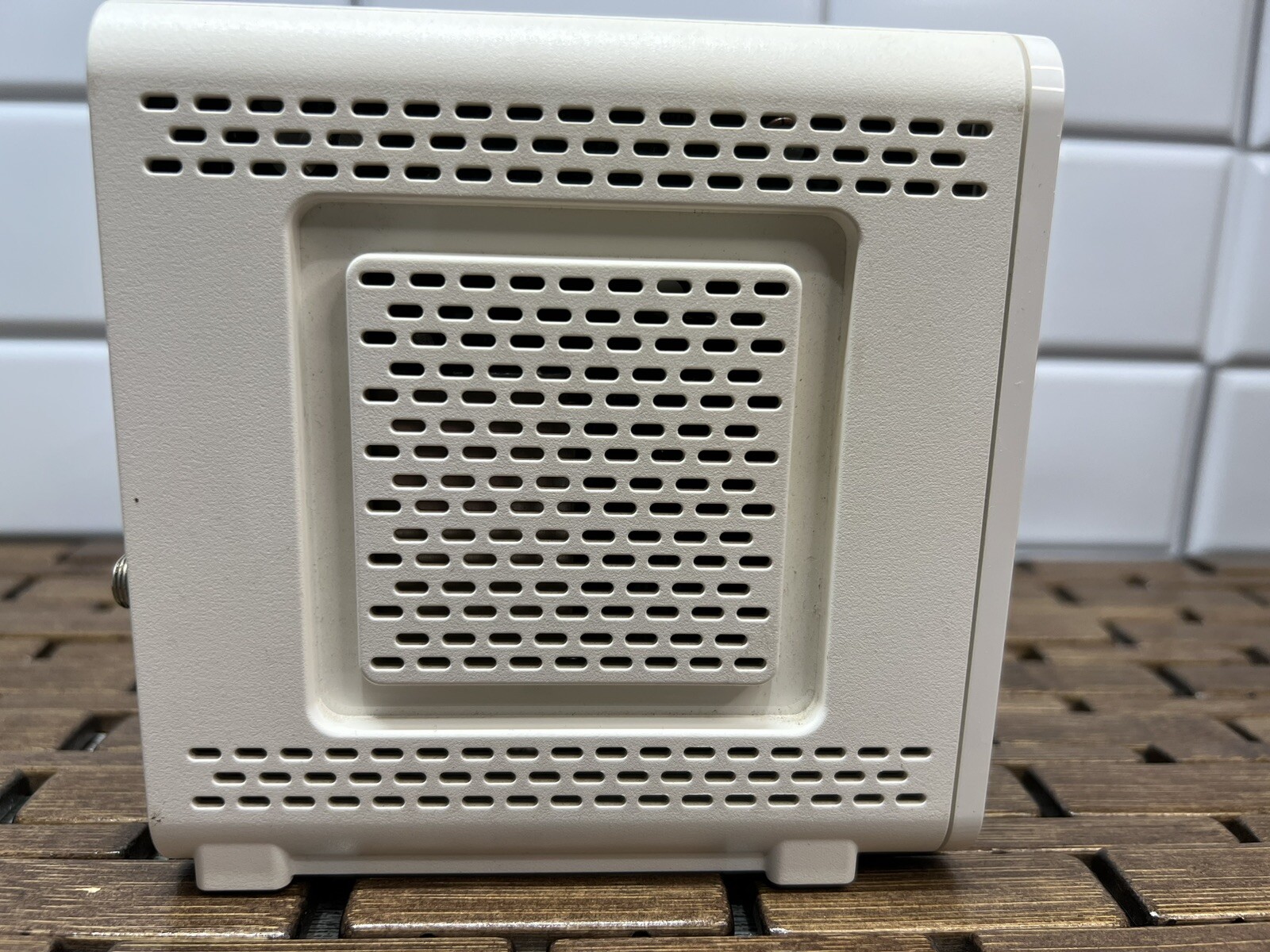 Modem: ARRIS Surfboard, Model SB6190, DOCSIS 3.0 Cable Modem, White Tested Works