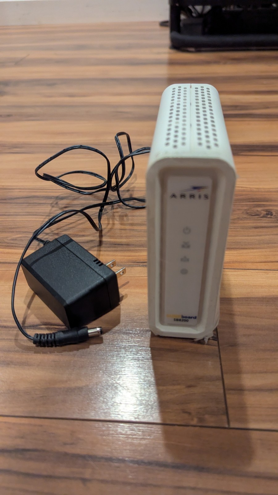 ARRIS SB8200 Surfboard DOCSIS 3.1 Cable Modem White with Coax and Connectors