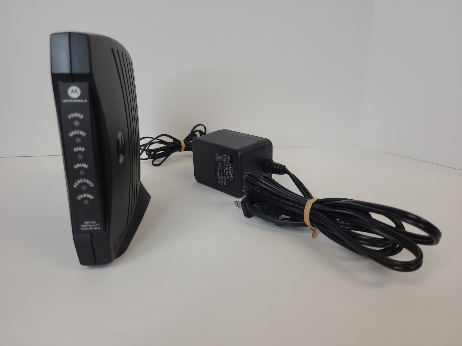 Motorola SURFboard SB5100 Cable Modem With Power Cable