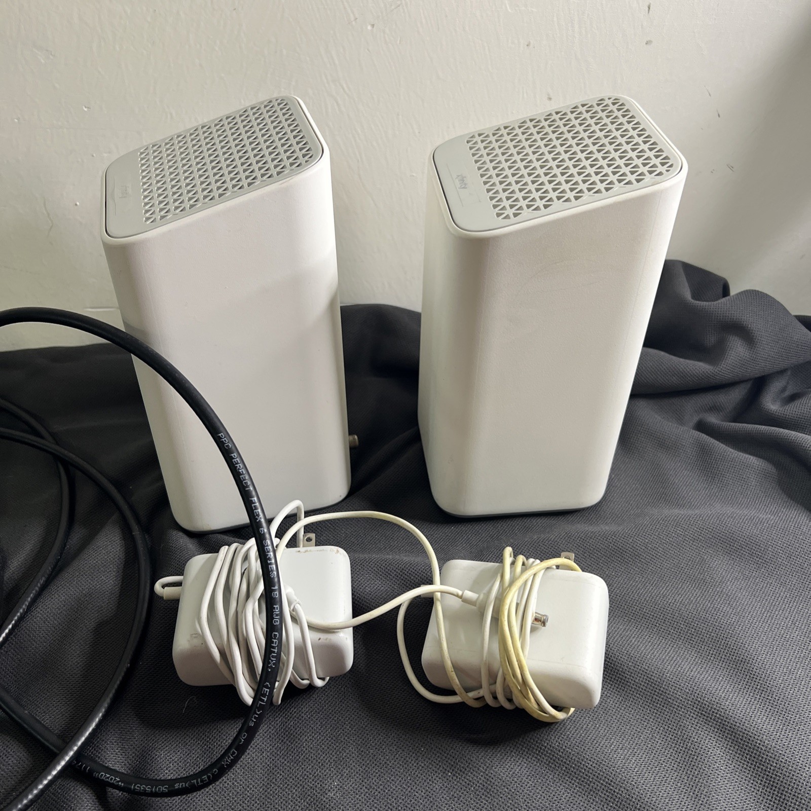 2 PCs Comcast Xfinity XB7-T Modems WiFi Router W OEM Power Adapter and Coax Cab