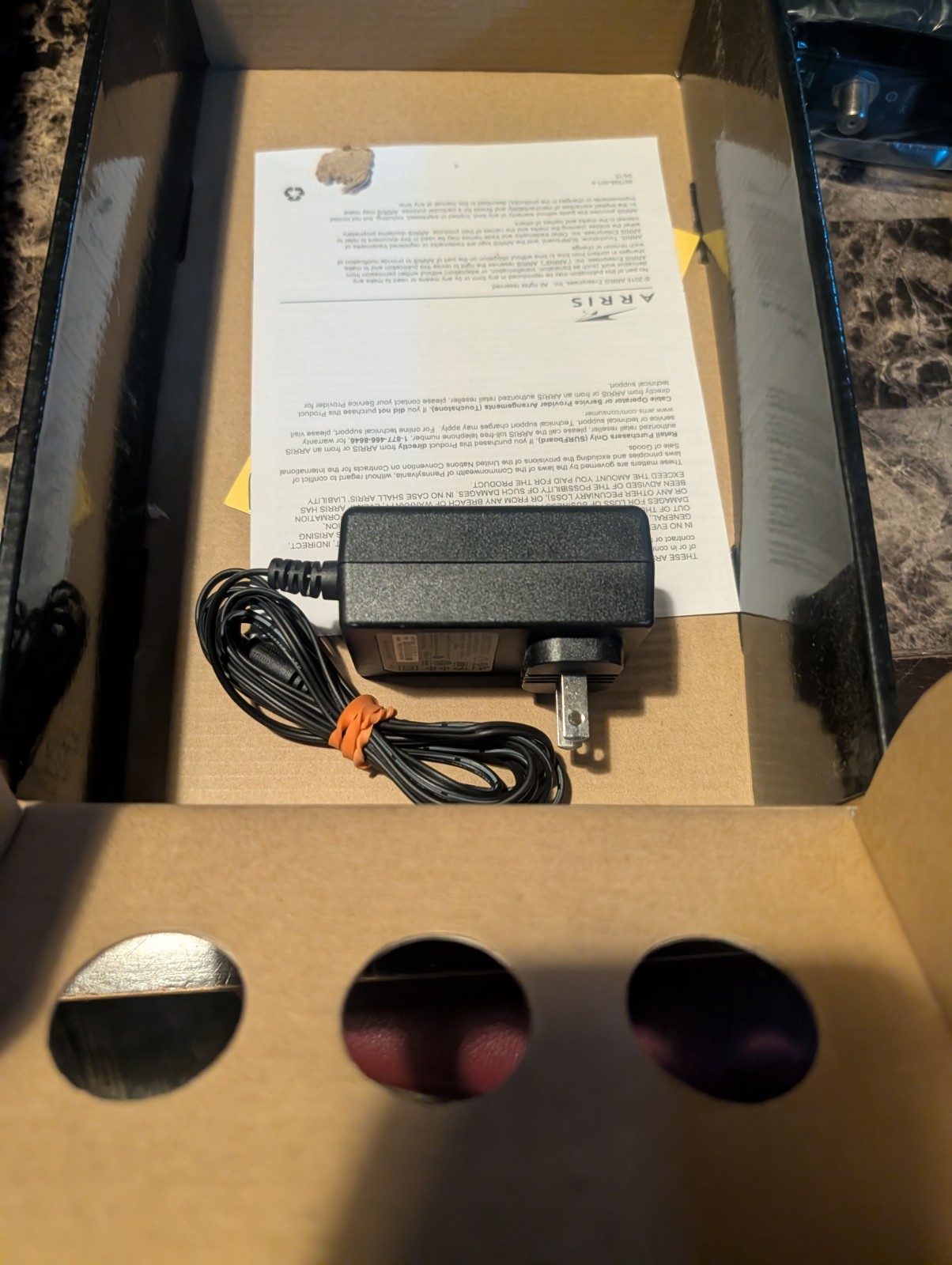Motorola ARRIS SURFboard SBG6580 DOCSIS 3.0 Cable Modem and Wi-Fi Router N300