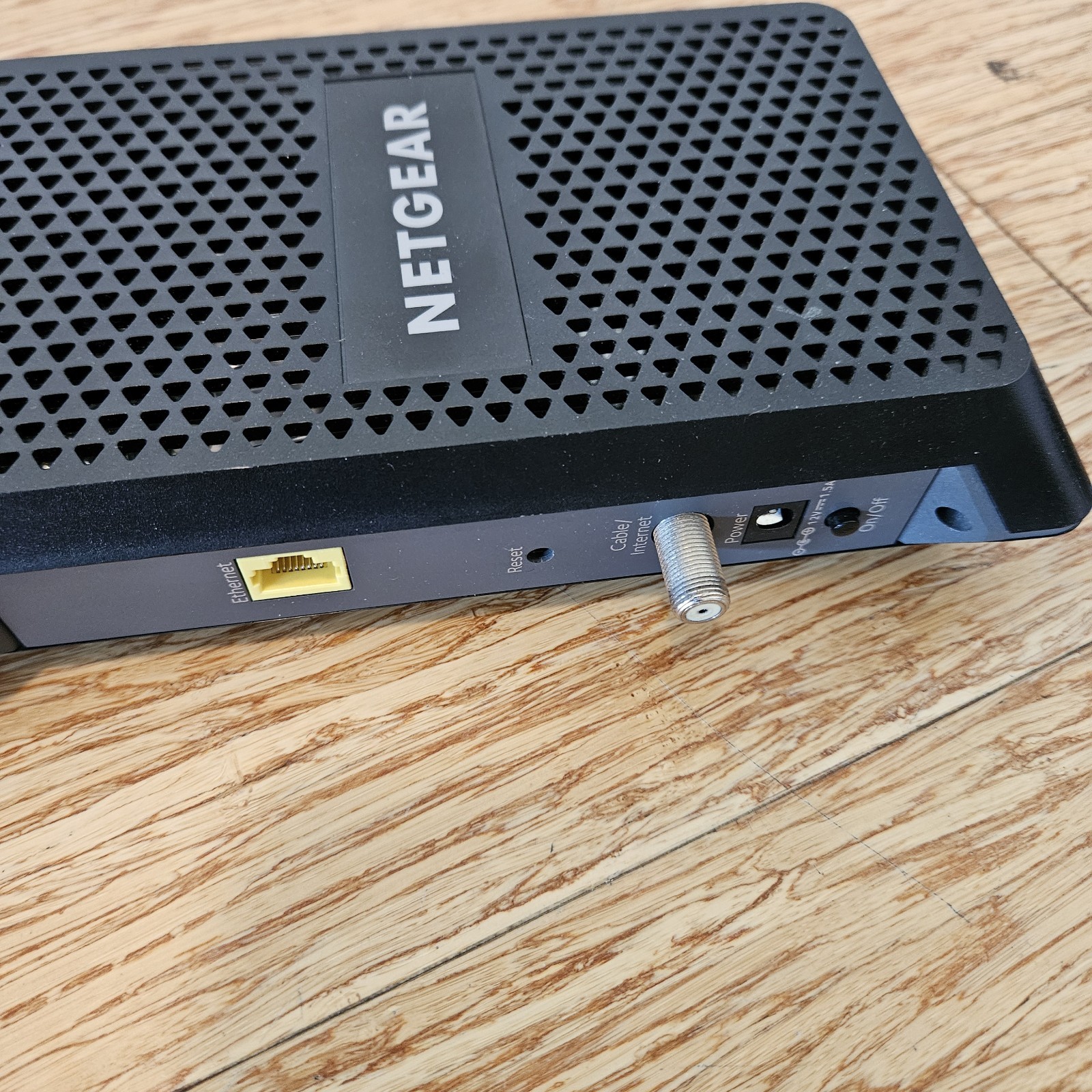 Netgear CM600 High Speed Cable Modem 24×8 DOCSIS 3.0 (NO BASE)