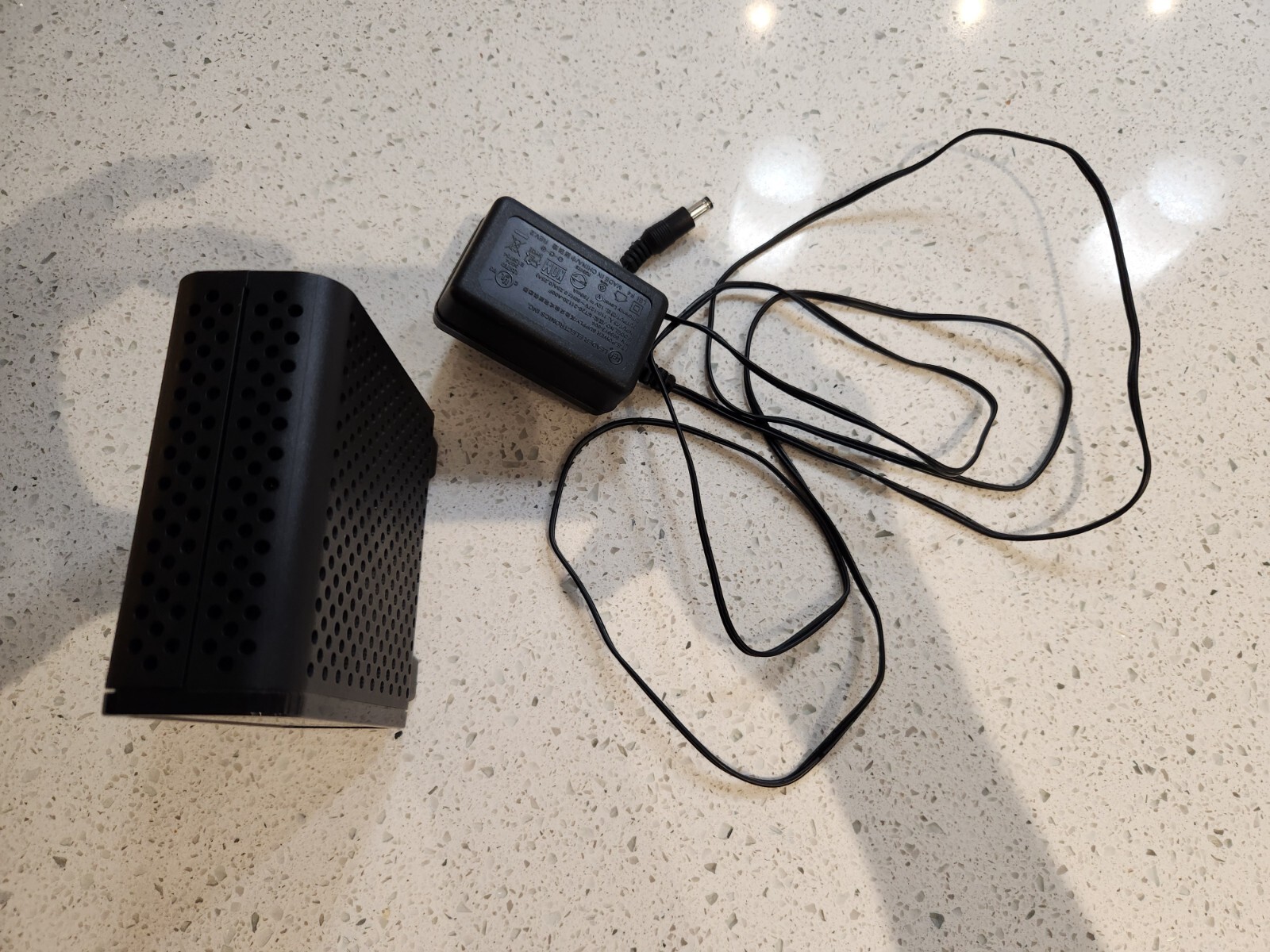 ARRIS Touchstone SB6182 Cable Modem w/ power adapter supply