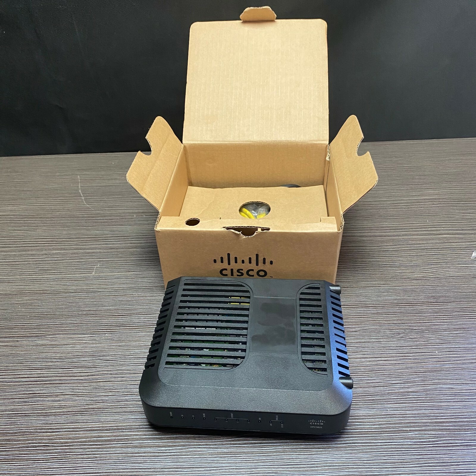 Cisco DPC3825 4 Port DOCSIS 3.0 Gateway Wireless Router Power Supply Included