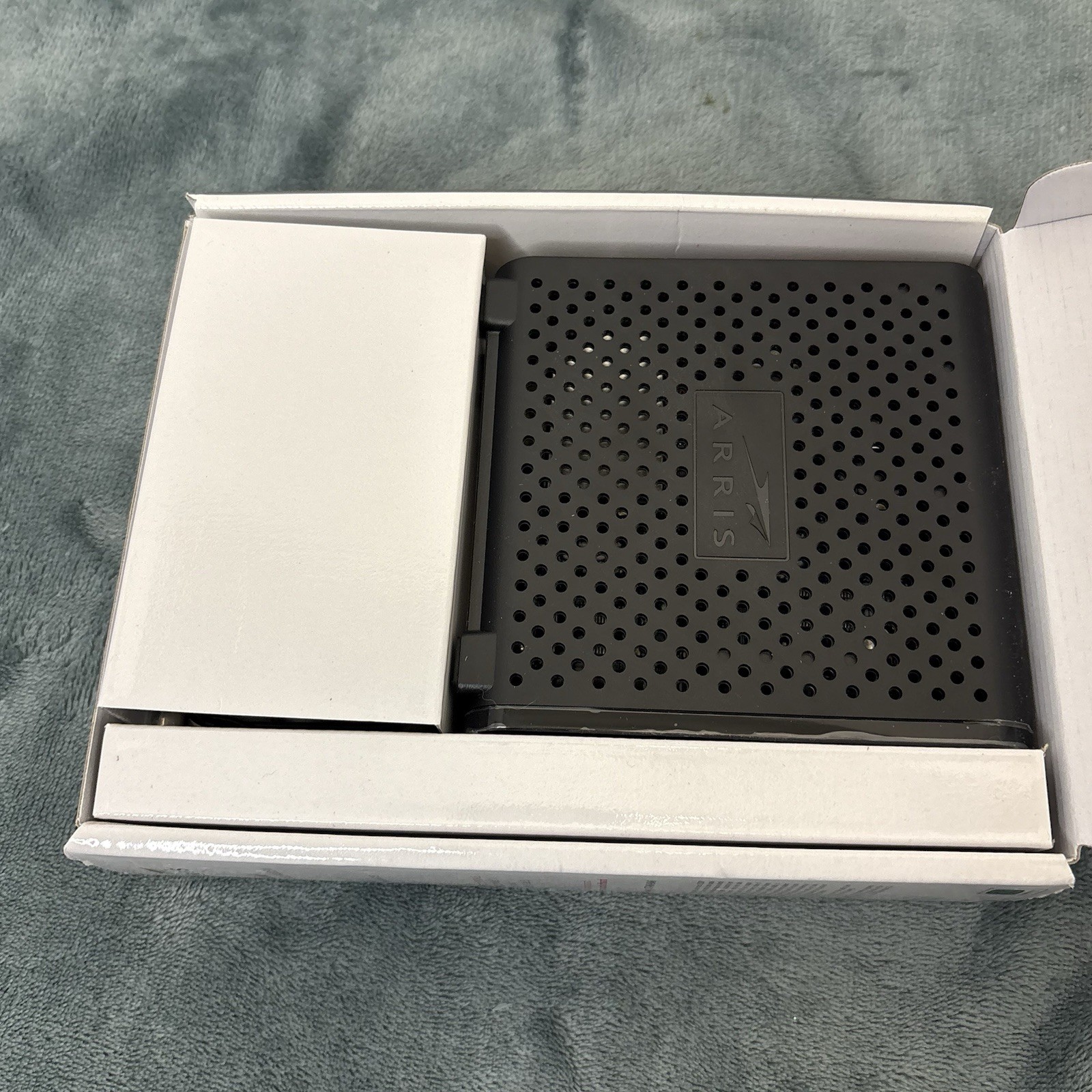ARRIS SURFboard SB6183 DOCSIS 3.0 16×4 Gigabit Cable Modem, 686 Mbps