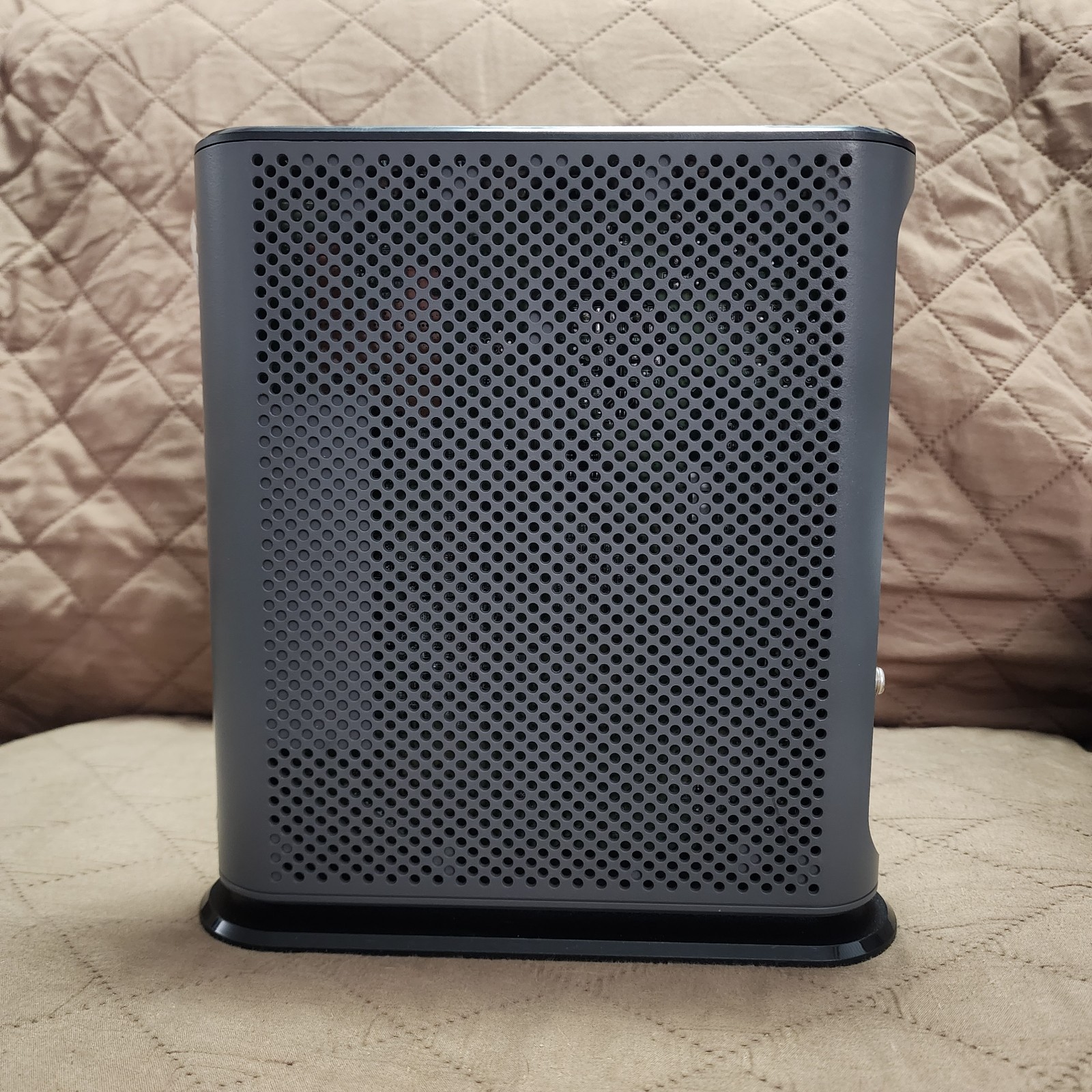 Motorola MG7540-10 16×4 Cable Modem – Black