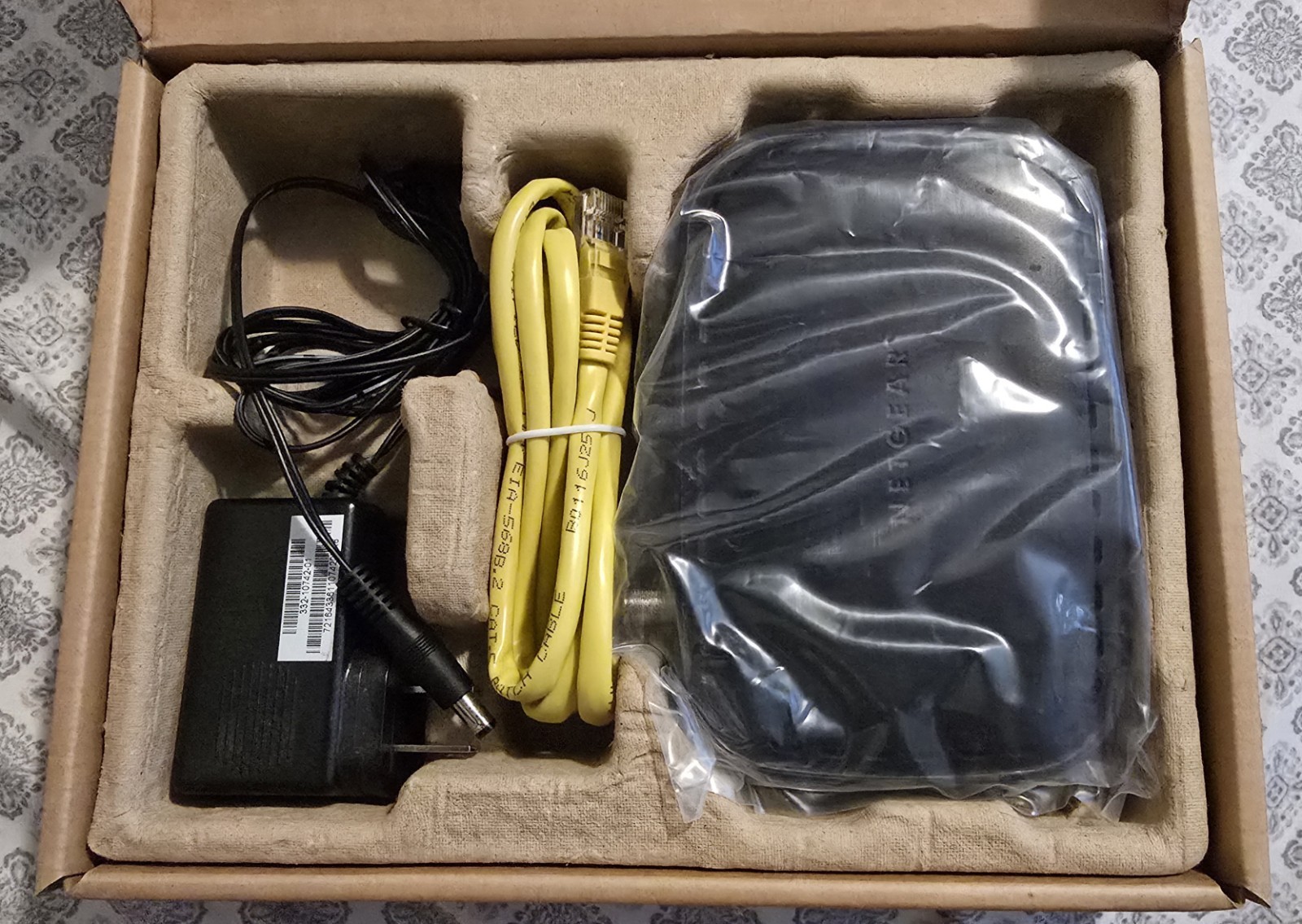 NETGEAR CM400-1AZNAS 100 Mbps Modem