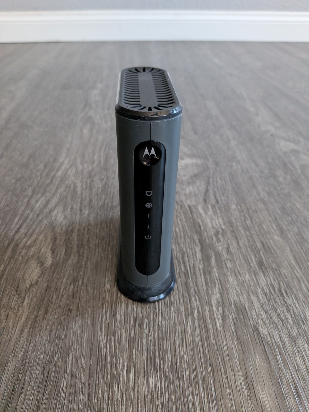 MOTOROLA MB7220 8×4 Cable Modem 343 Mbps DOCSIS 3.0