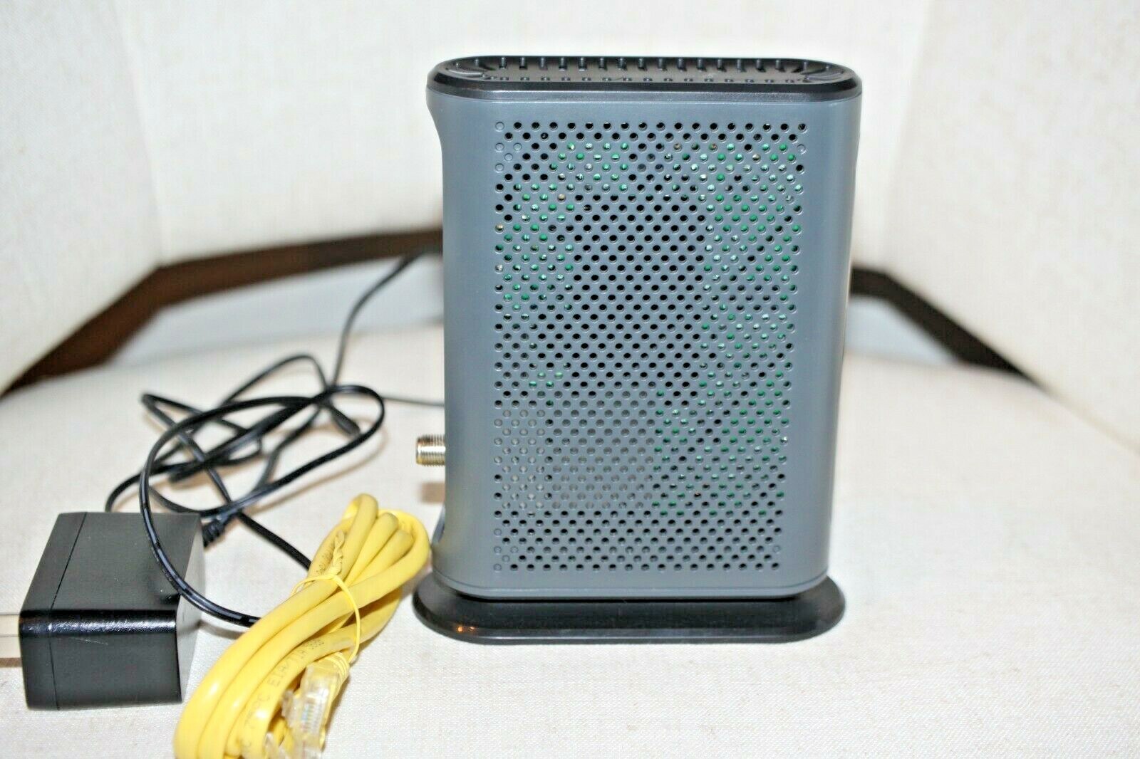 Motorola Cable Modem MB7220 8X4 Mbps DOCSIS 3.0 High Speed To Many Devices