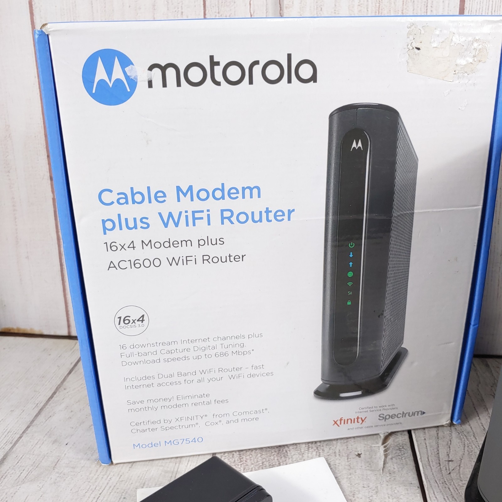 MOTOROLA MG7540 16×4 Cable Modem AC1600 Dual Band Wi-Fi Gigabit Router + Cable