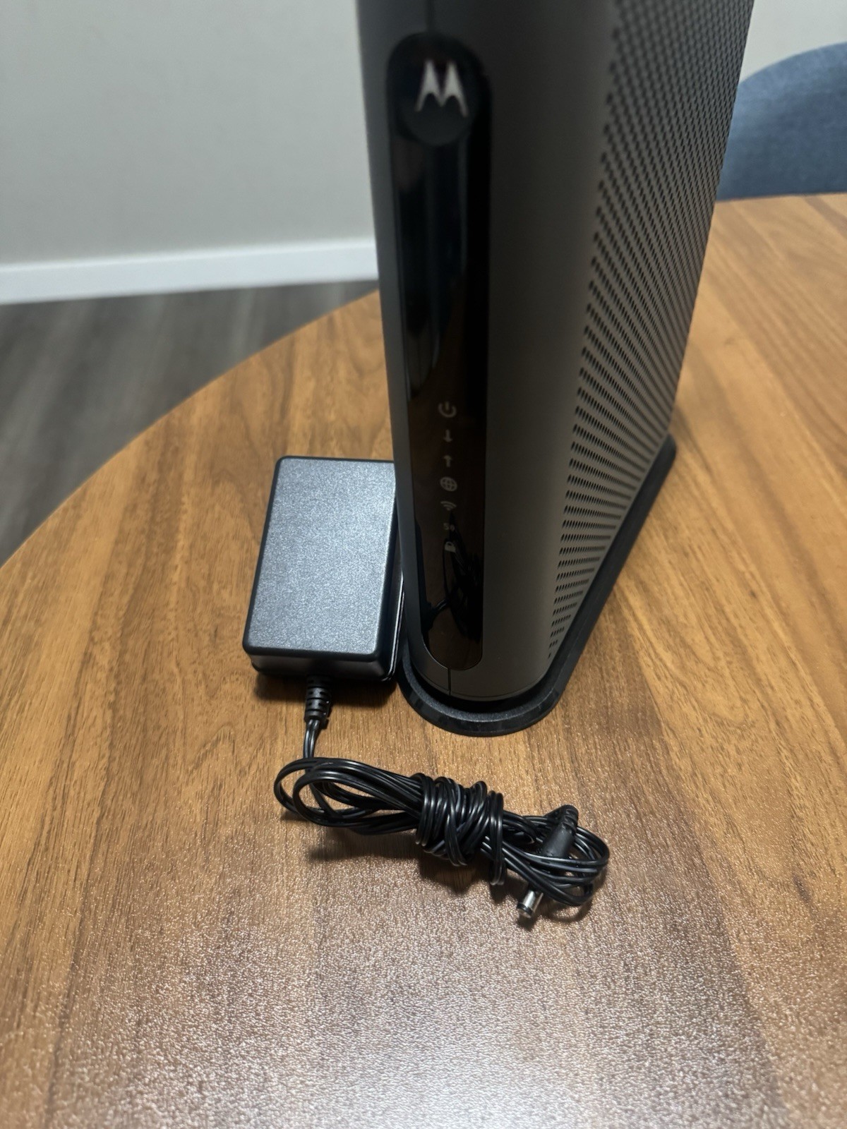 Motorola MG7550 Dual Band AC1900 Cable Modem a Wi-Fi Gigabit Router With Cord