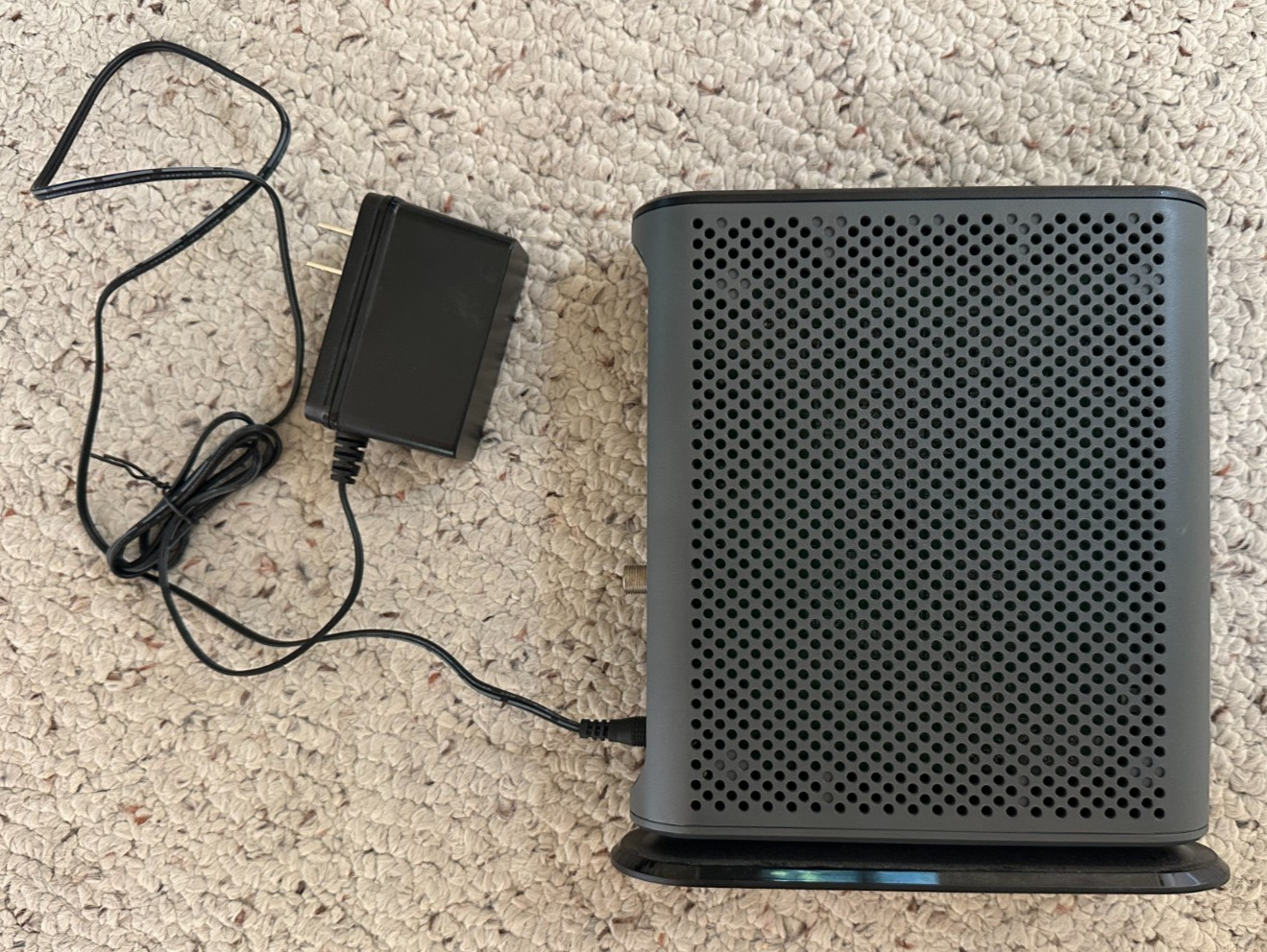 Motorola MB8611 DOCSIS 3.1 Cable Modem with Power Adaptor, working