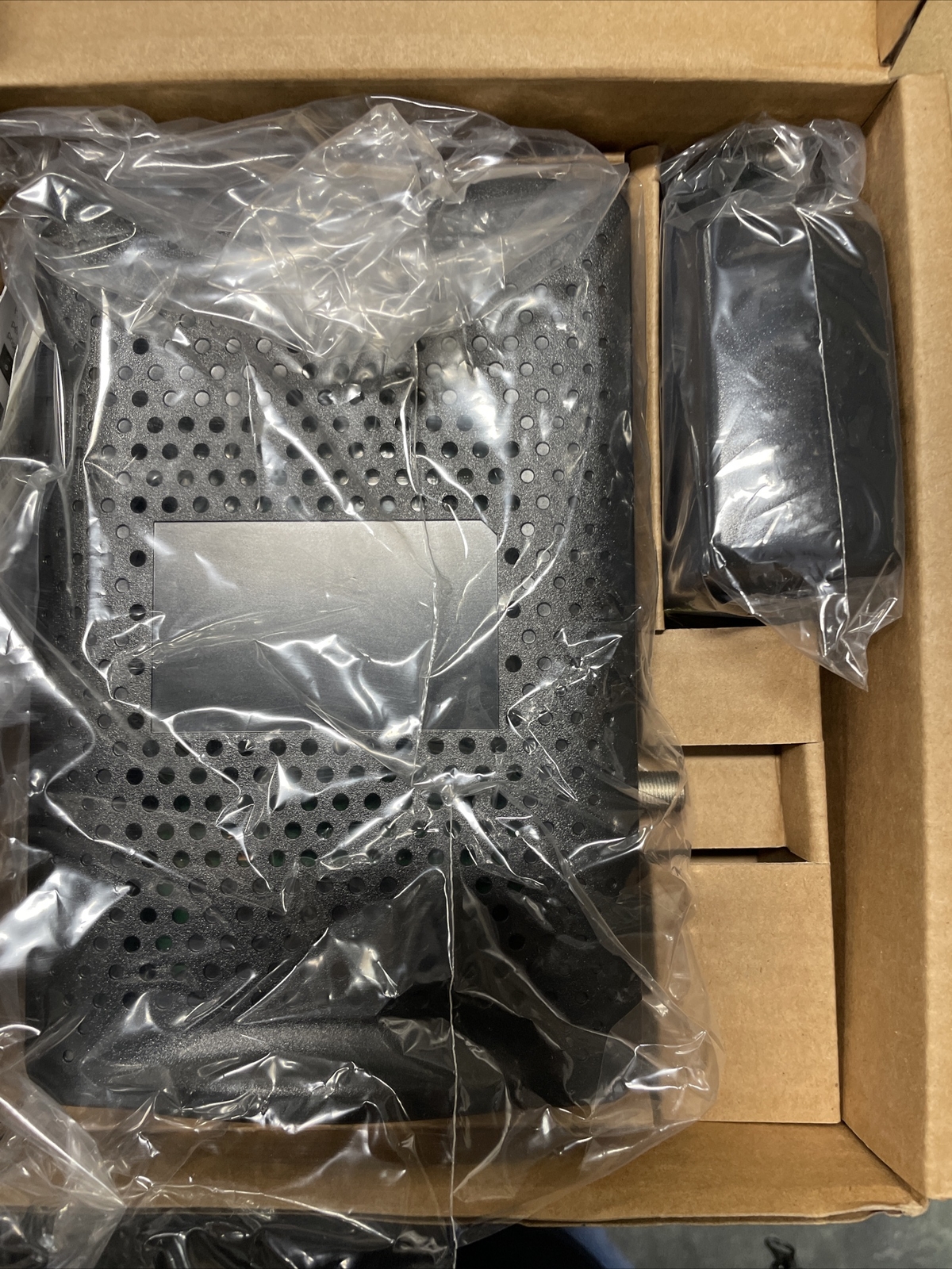 Technicolor/Cisco DPC3216 DOCSIS 3.0 16×4 Cable Modem w/ Power Adapter
